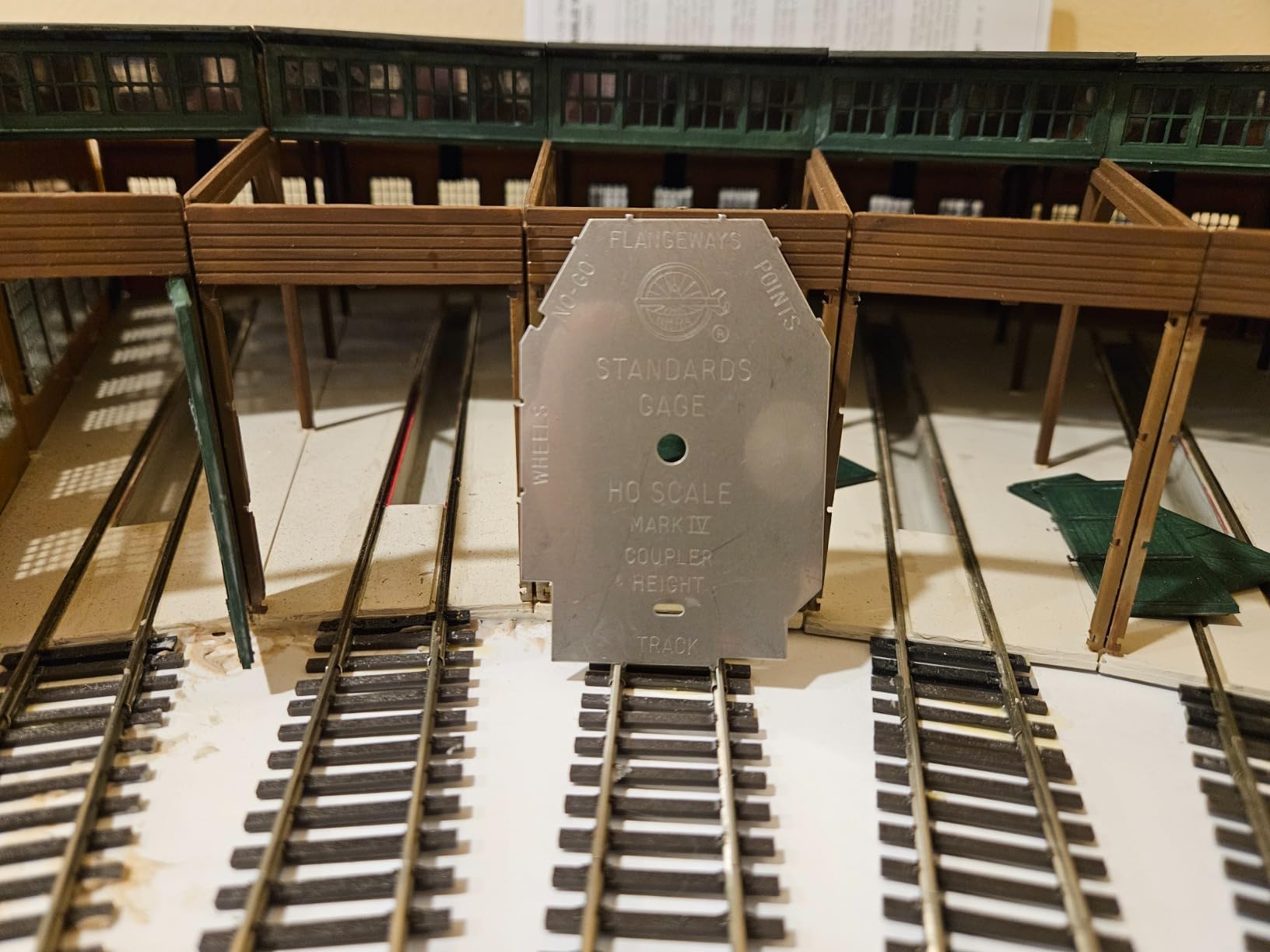 Walthers Cornerstone HO Scale Model Roundhouse, 8 customer photo 2