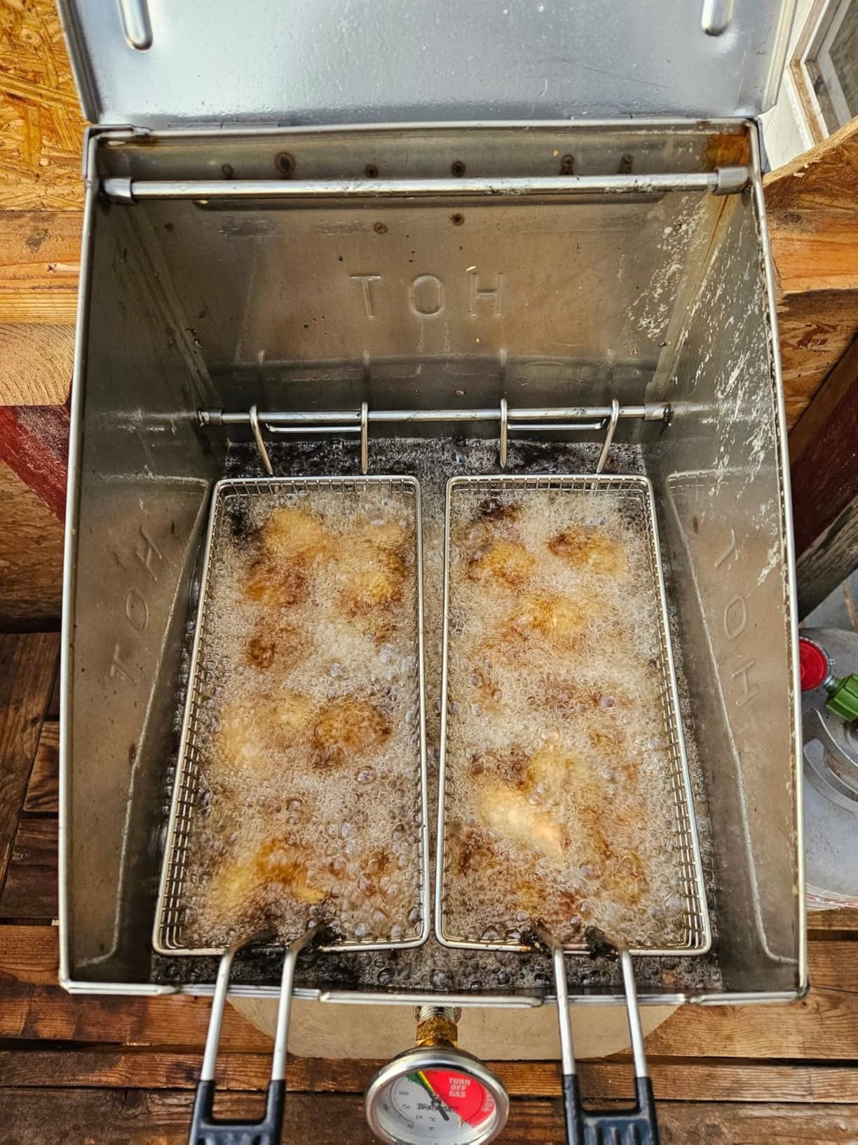 Bayou Classic Outdoor Propane Deep Fryer - 2 Baskets, Drain Valve - 4 Gal - Steel customer photo 1