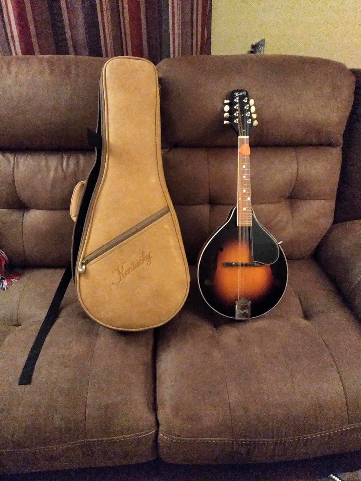 Kentucky KM-150 Standard A-Model Mandolin - Vintage Sunburst - Solid German Spruce Top & Alpine Maple Body customer photo 1