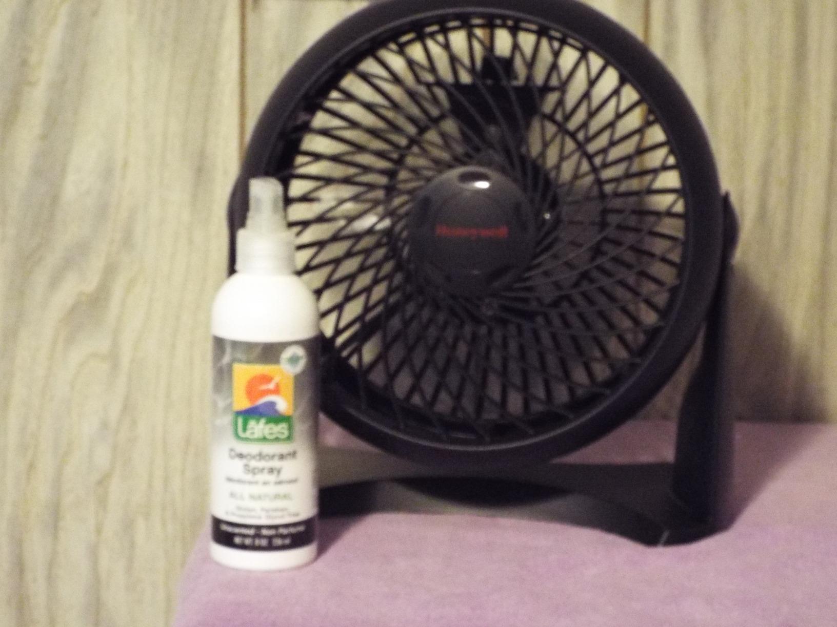 Honeywell HT-904 TurboForce Tabletop Air Circulator Fan, Small, White - Quiet Personal Fan for Home or Office, 3 Speeds and 90 Degree Pivoting Head customer photo 1