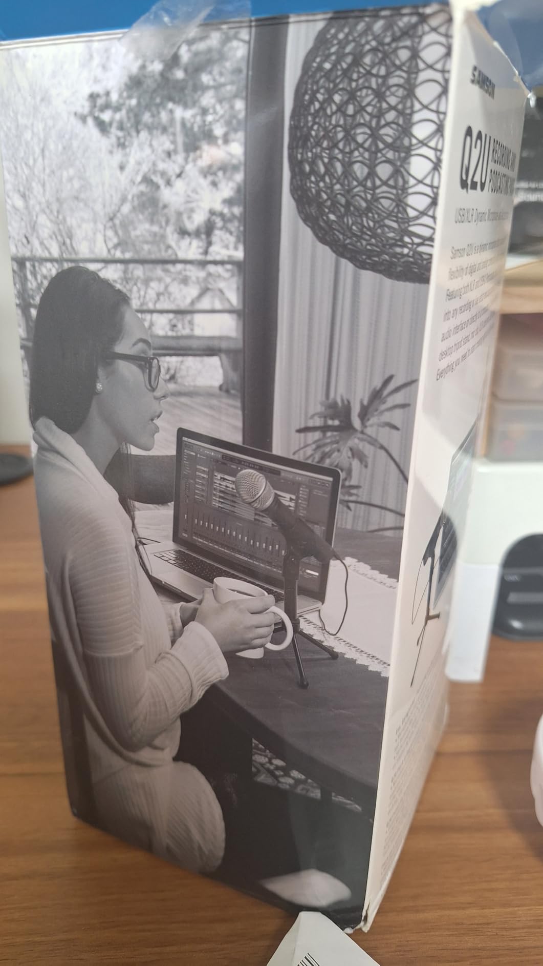 SAMSON Technologies Q2U USB/XLR Dynamic Microphone Recording and Podcasting Pack (Includes Mic Clip, Desktop Stand, Windscreen and Cables), Silver customer photo 2