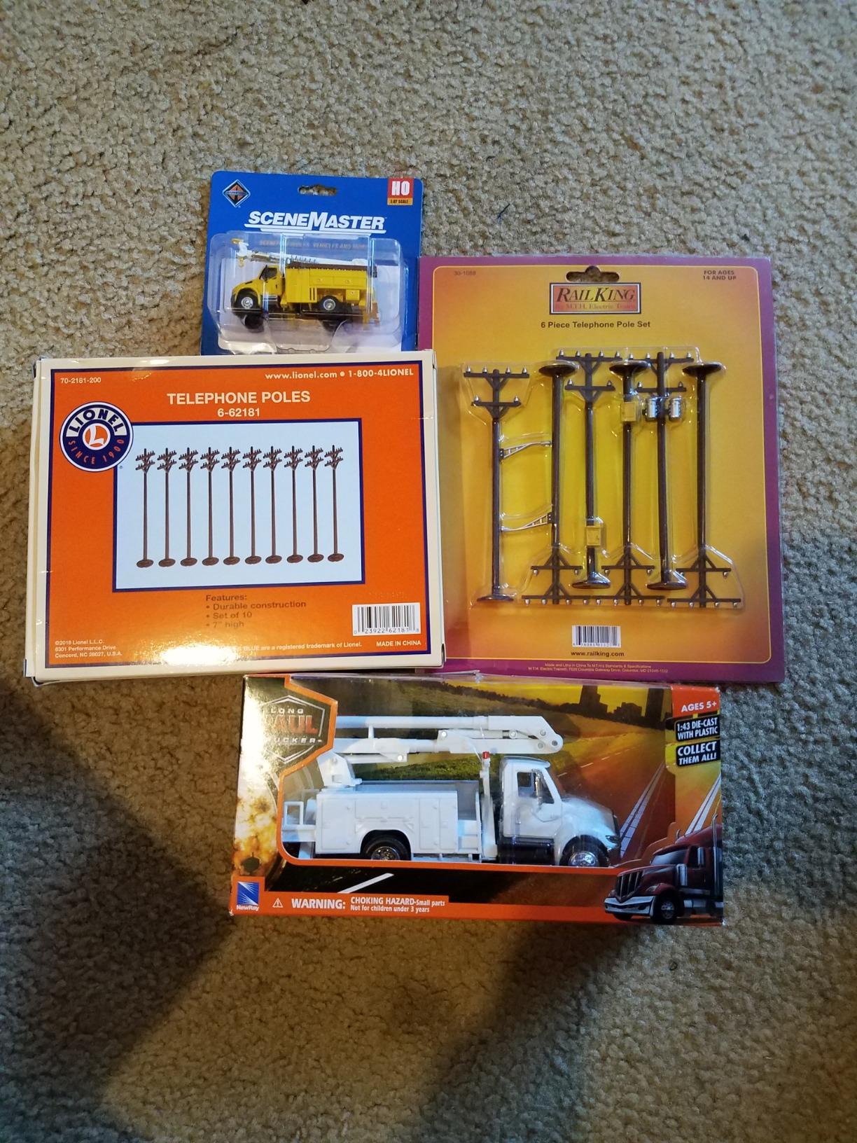 Lionel Black #65 Yard Lights 3-Pack O Gauge Train Accessory - Dual Bulb Model Train Lighting with Wiring, AC/DC Powered Layout Lights for Model Railroads Ages 14+ customer photo 1