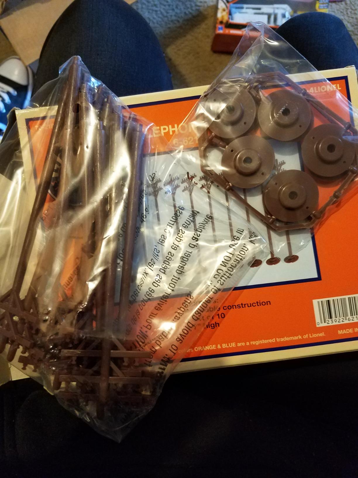 Lionel Black #65 Yard Lights 3-Pack O Gauge Train Accessory - Dual Bulb Model Train Lighting with Wiring, AC/DC Powered Layout Lights for Model Railroads Ages 14+ customer photo 2