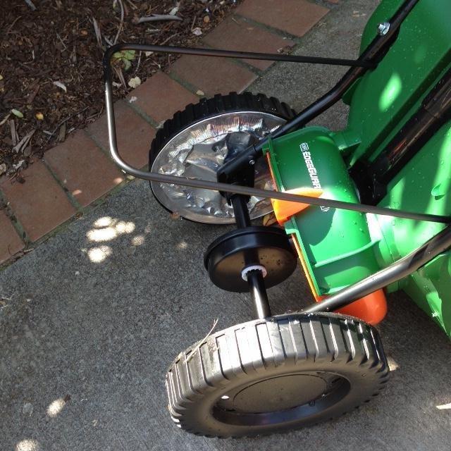 Scotts Turf Builder EdgeGuard Mini Broadcast Spreader - Spreader For Lawn Fertilizer, Weed & Insect Control, Grass Seed, and Ice Melt, Holds Up To 5,000 sq. ft. of Product customer photo 1