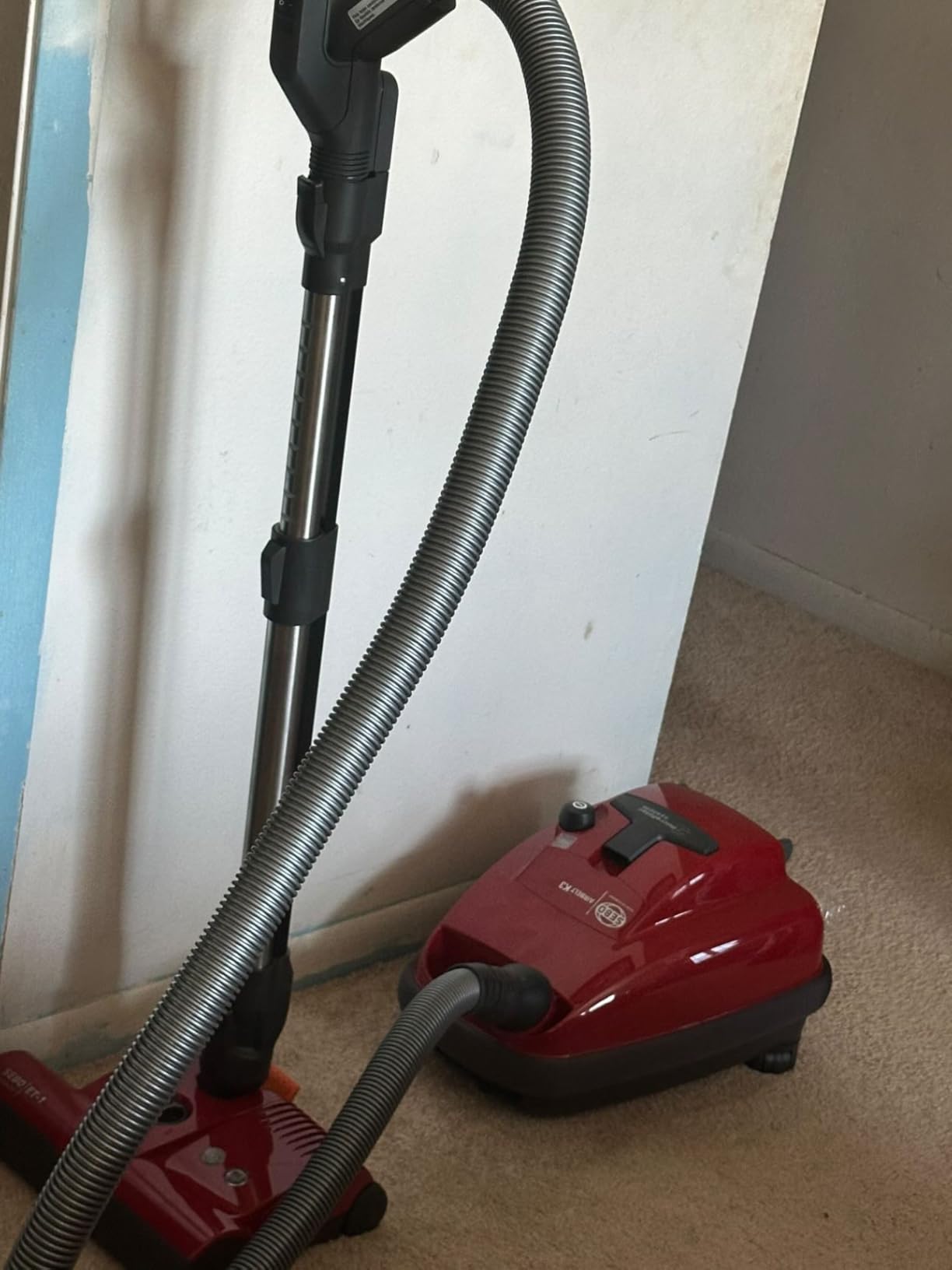 SEBO 9687AM AIRBELT K3 Premium Canister Vacuum Cleaner with 7-Year Motor Warranty, Comes with Powerful ET-1 Powerhead for Pets and Carpeting + Parquet Brush, 37-Foot Operating Radius, Made in Germany customer photo 2