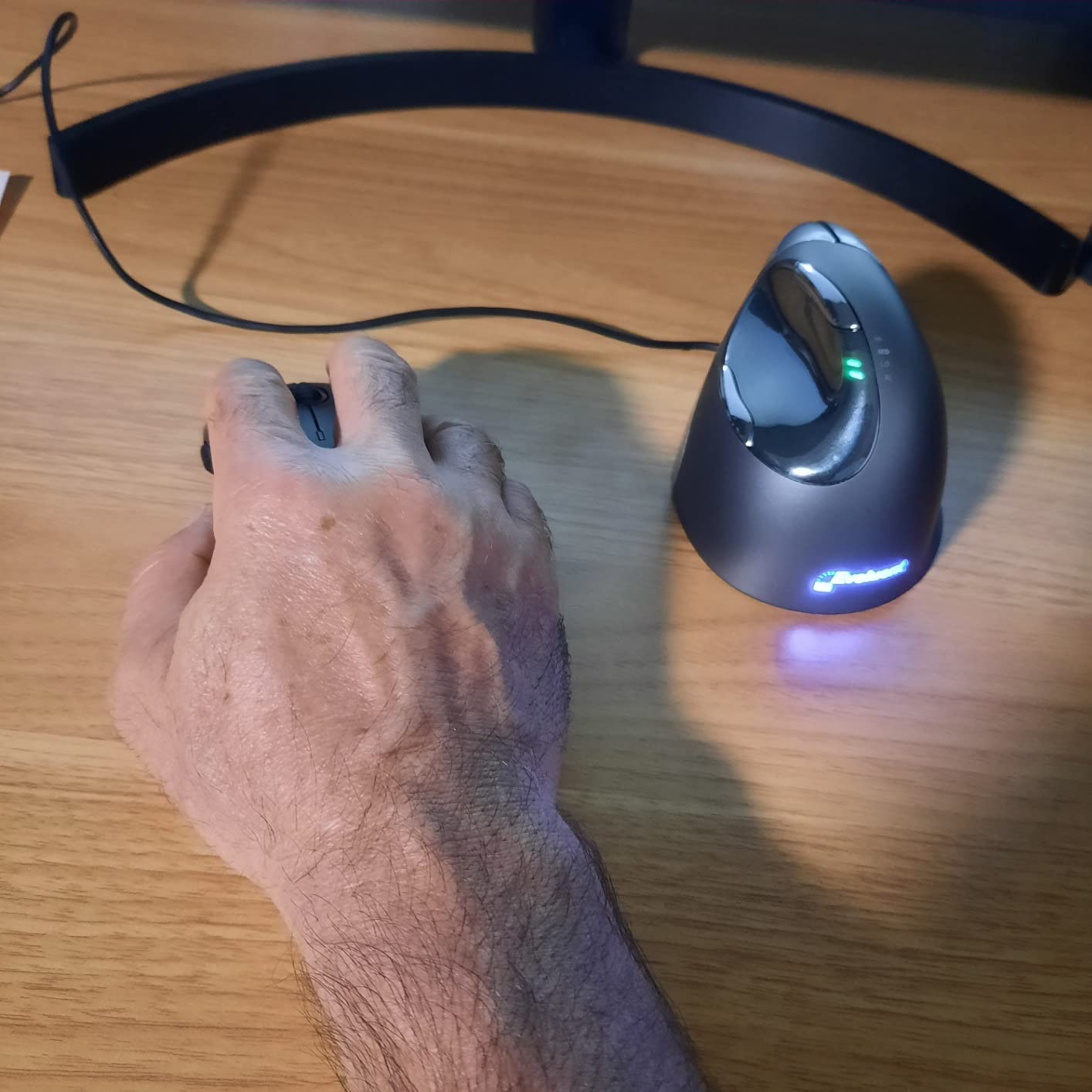 Evoluent - World's Original Vertical Mouse, Wired Ergonomic Mouse for Right Hand, Medium to Large, Helps with Carpal Tunnel and Wrist Strain, Customizable 6 Buttons, 4 Speed Settings, Comfortable Grip customer photo 1