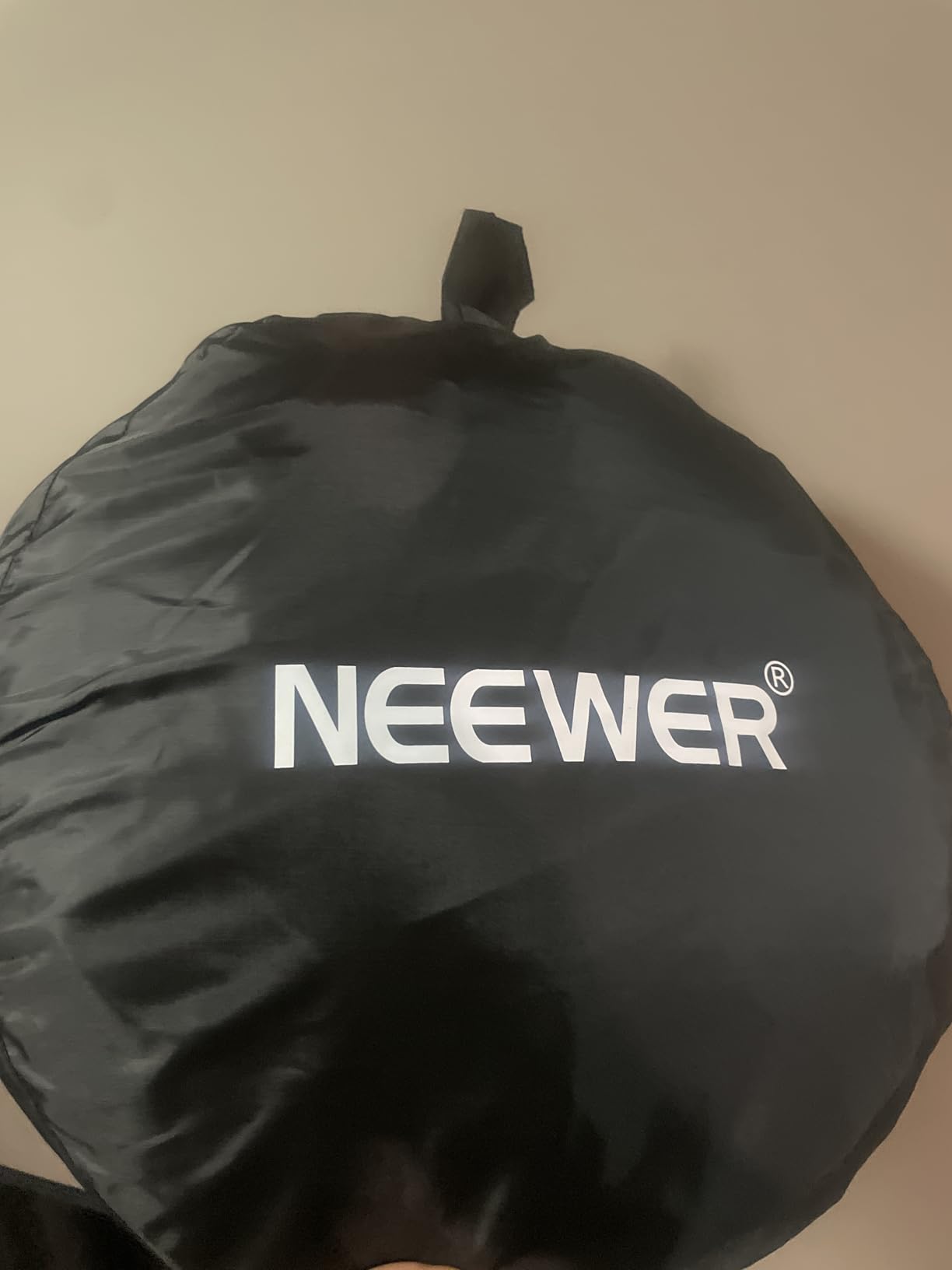 NEEWER 22 Inch/60 Centimeter Light Reflector Light Diffuser 5 in 1 Collapsible Multi Disc with Bag - Translucent, Silver, Gold, White, and Black for Studio Photography Lighting and Outdoor Lighting customer photo 1