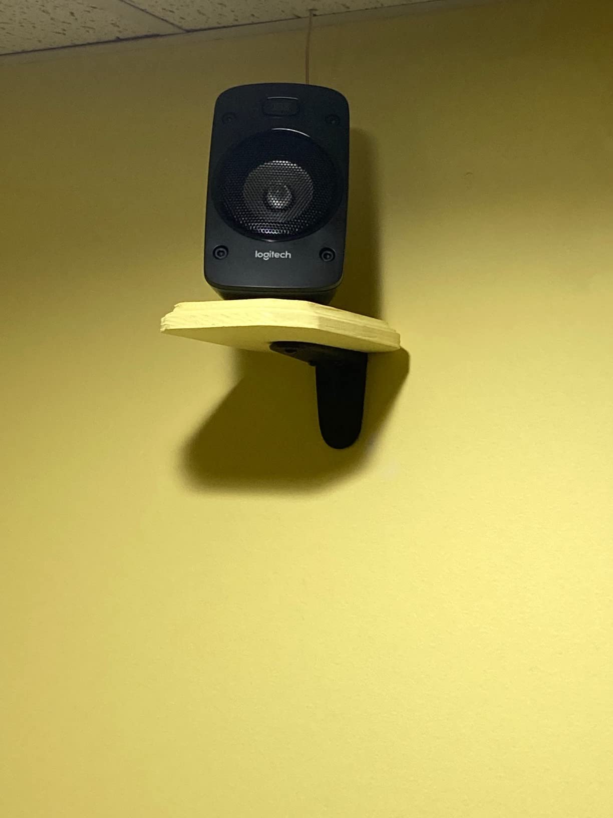 Logitech Z906 5.1 Surround Sound Speaker System - THX, Dolby Digital and DTS Digital Certified - Black customer photo 2