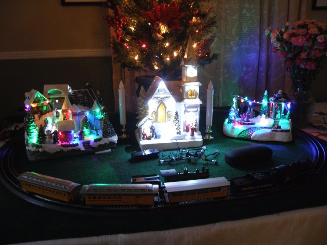 Bachmann Trains - Durango & Silverton Ready To Run Electric Train Set - HO Scale, Yellow customer photo 1