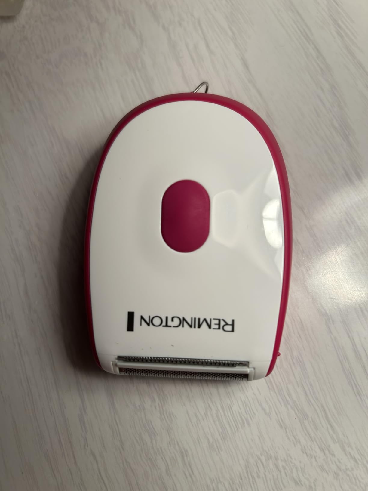 Remington WSF4810US Smooth & Silky On the Go Shaver, Wet/Dry Razor with Hypoallergenic Foil, Color/Design May Vary customer photo 1