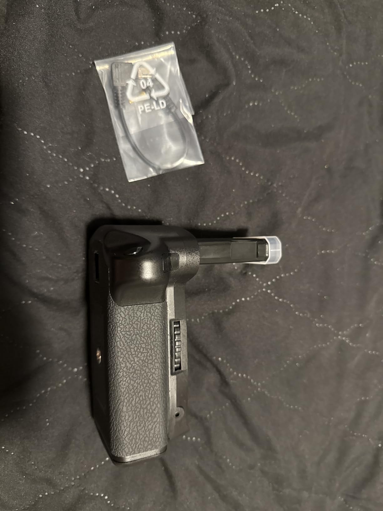 Neewer Professional Vertical Battery Grip Replacement for Nikon D3100/D3200/D3300/D5300 SLR Digital Camera, Works with 1 or 2 Pieces EN-EL14 Batteries customer photo 2