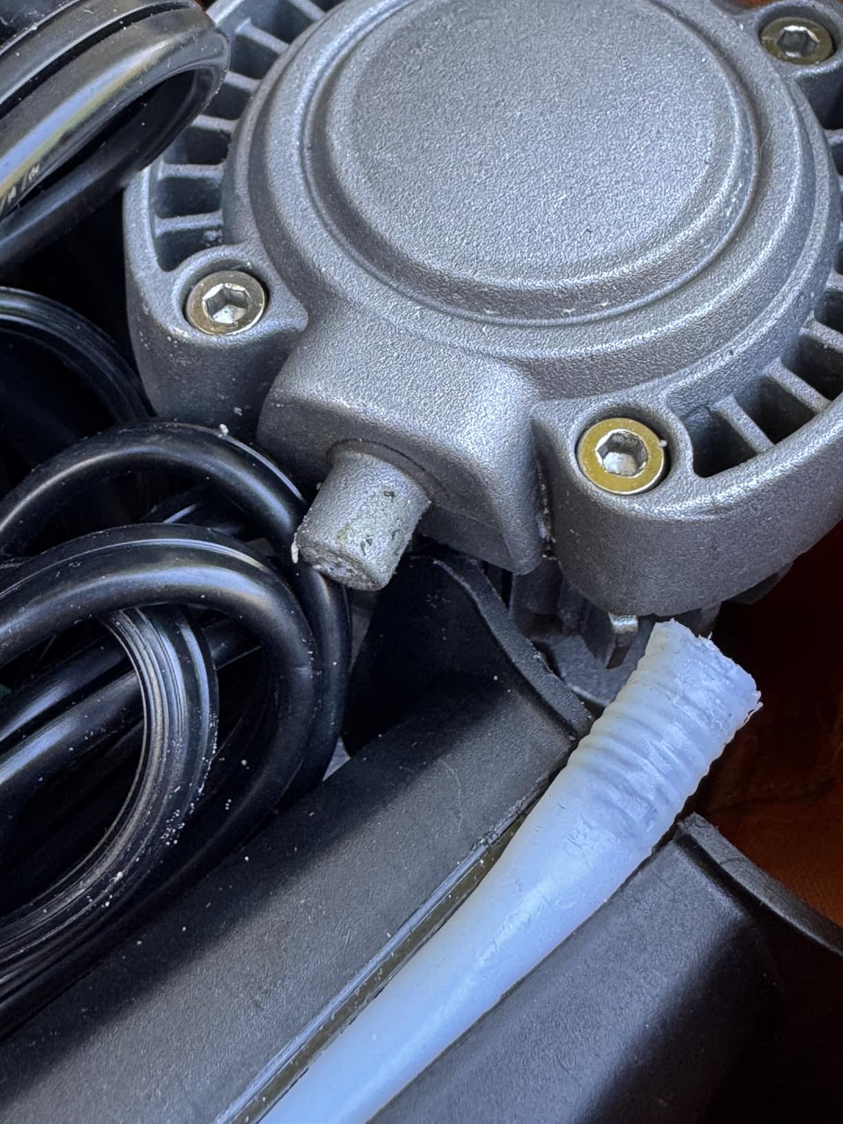 VIAIR 88P Portable Compressor Kit with Alligator Clamps, Tire Inflator, 12V, 120 PSI, for Up to 33 Inch Tires customer photo 2