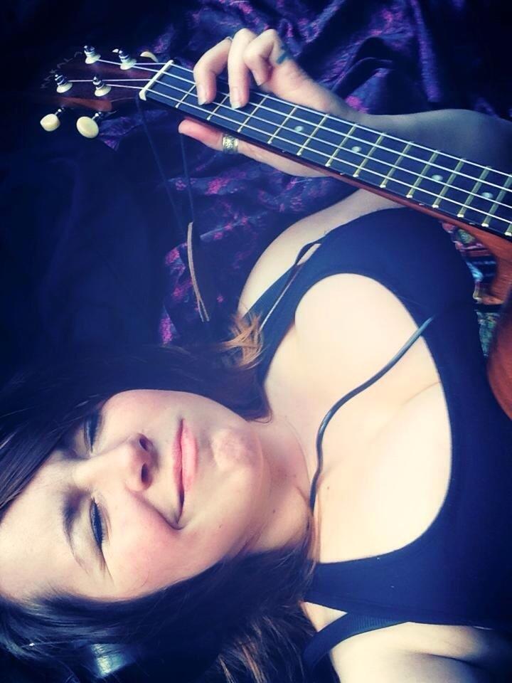 Kala MK-B Makala Baritone Ukulele Bundle with Gig Bag, Tuner, Strap, Aquila Strings, Online Lessons, Austin Bazaar Instructional DVD, and Polishing Cloth customer photo 2