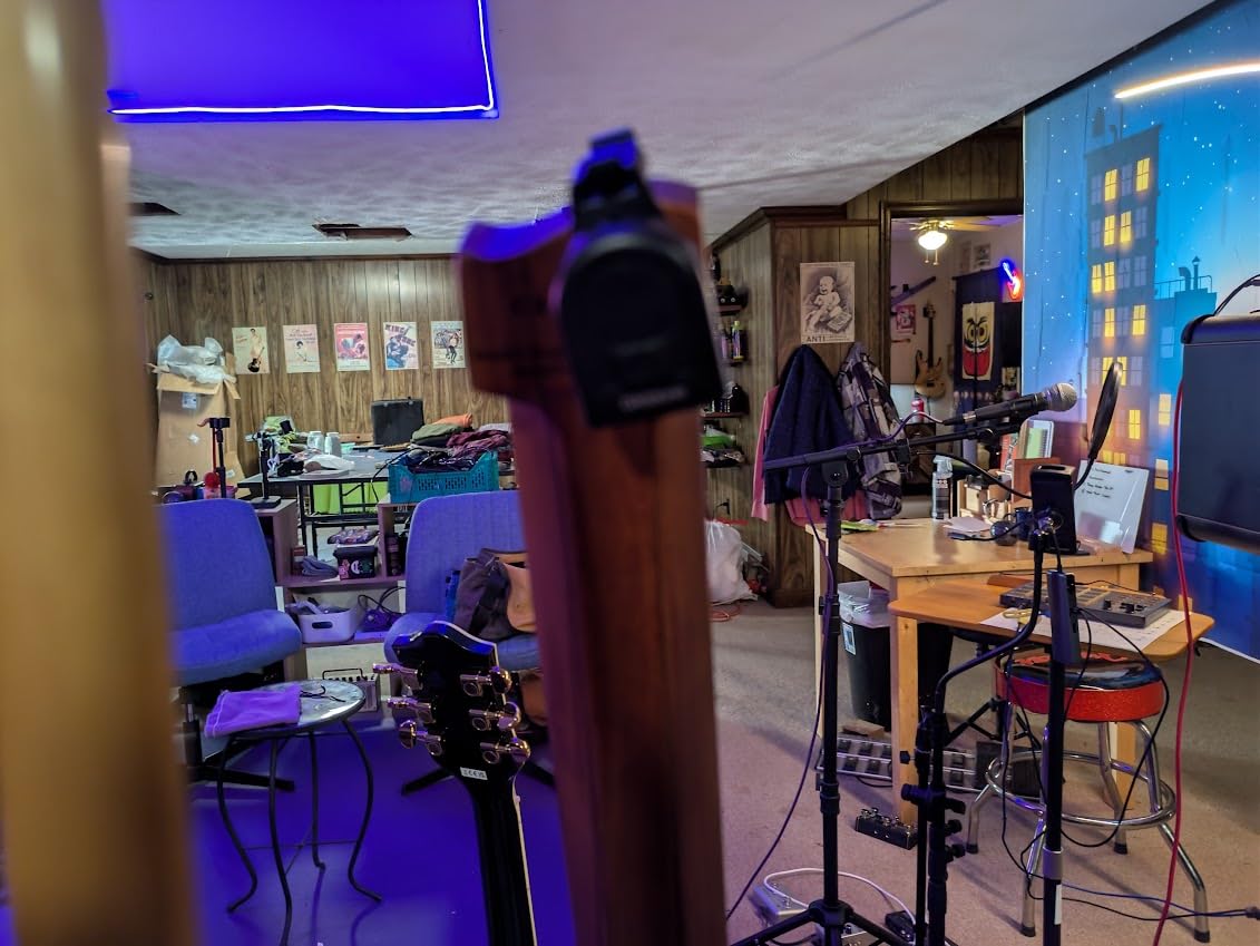 D'Addario Guitar Tuner - Micro Headstock Tuner - Tuner for Acoustic Guitar, Electric Guitar, Bass Guitar, Mandolin, Banjo, Ukulele - Compact & Discrete - Clip On - 1 Pack customer photo 1