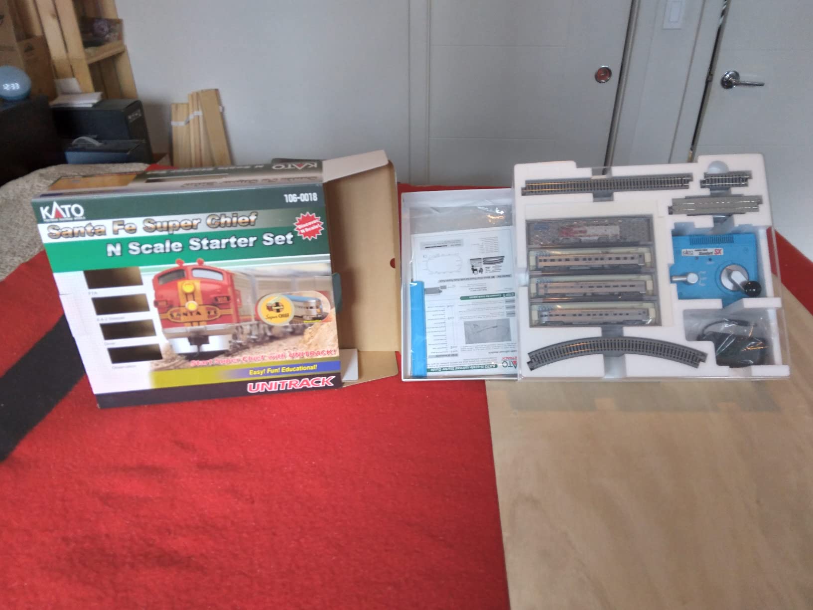 Kato USA Model Train Products N Scale Santa Fe Super Chief Starter Set customer photo 1