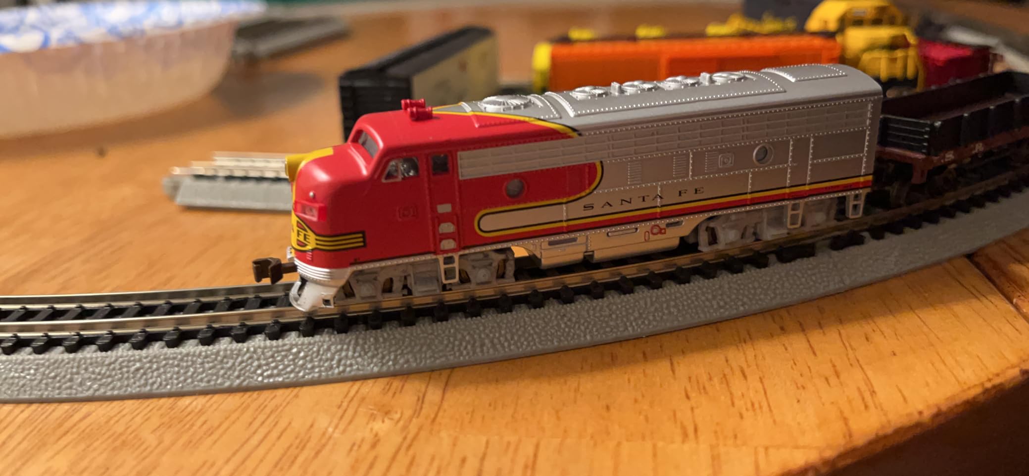 Bachmann Trains - Super Chief Ready To Run Electric Train Set - N Scale customer photo 1