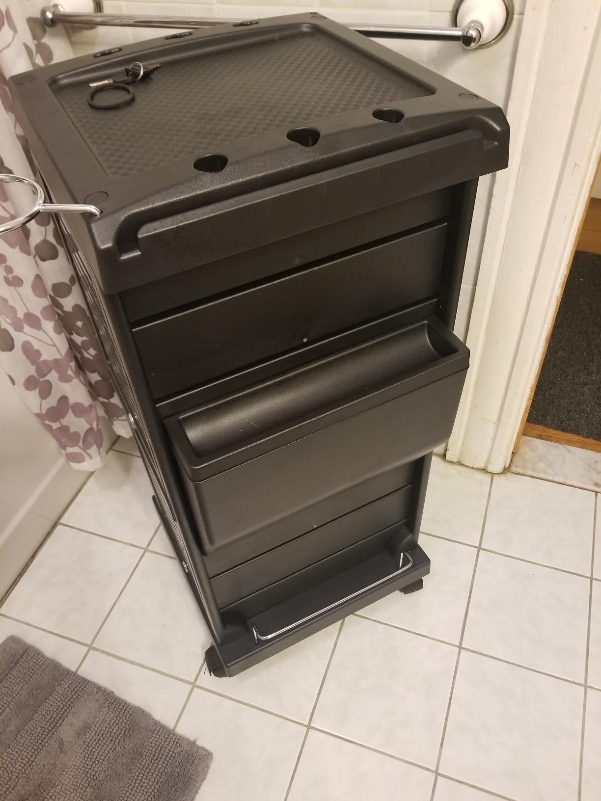 Saloniture Premium Locking Rolling Trolley Cart with Pockets - Black customer photo 1