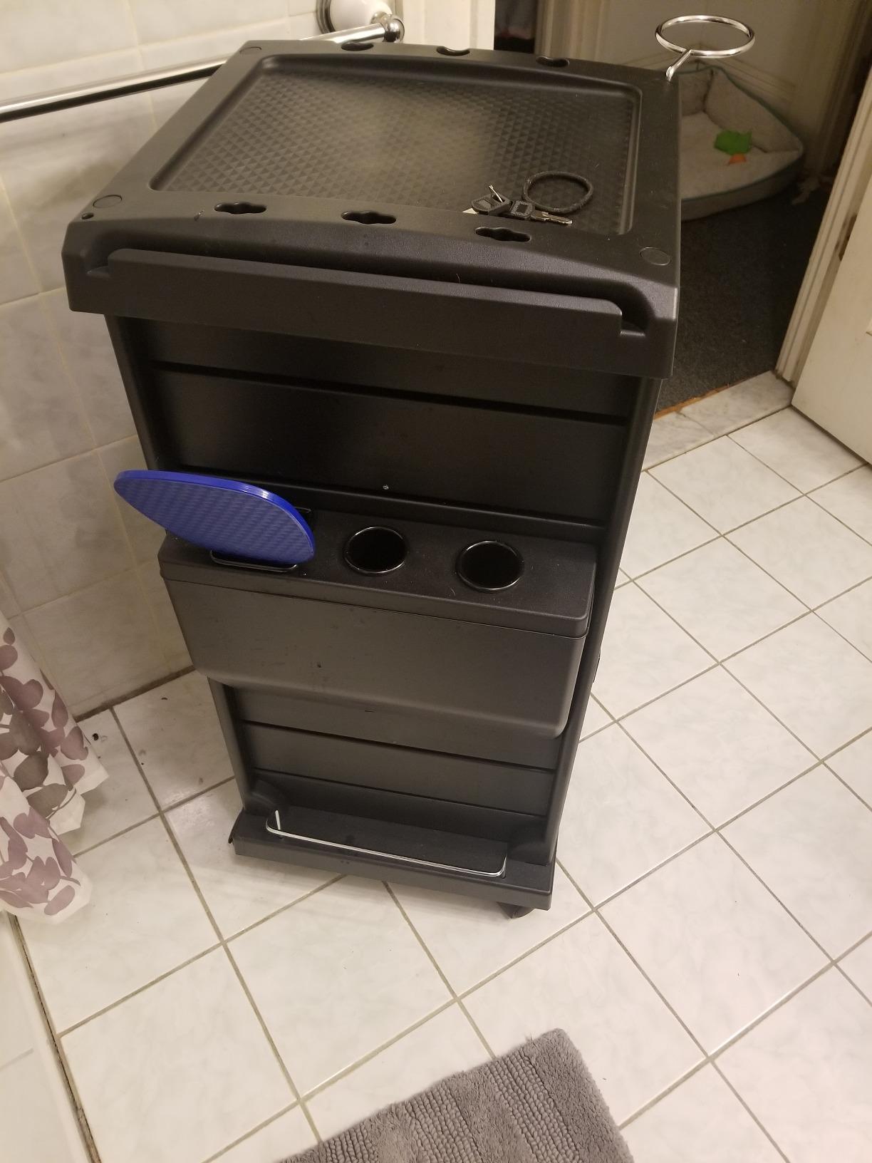 Saloniture Premium Locking Rolling Trolley Cart with Pockets - Black customer photo 2