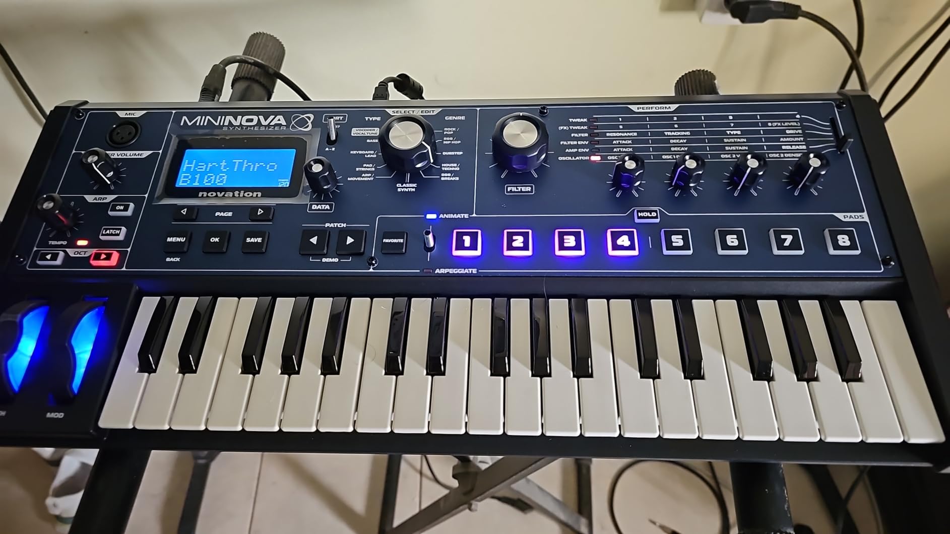 Novation MiniNova Analogue Modelling Compact 37 Mini-key Synth with Pitch-Correcting Effect Vocoder, 256 Onboard Sounds and Five Effects Per Voice customer photo 1