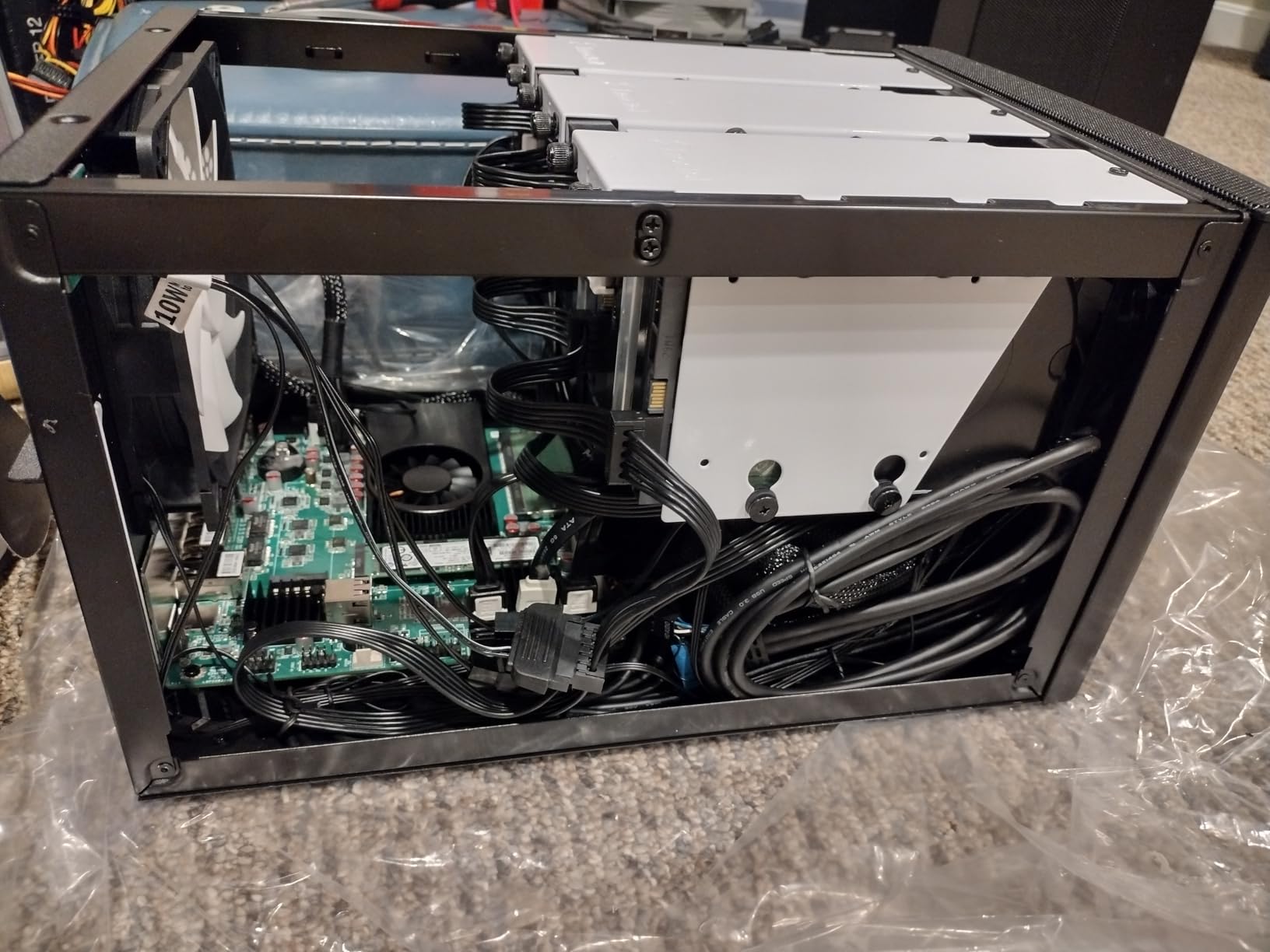 Fractal Design Node 304 - Black - Mini Cube Compact Computer Case - Small Form Factor - Mini ITX - High Airflow - Modular Interior - 3X Silent R2 120mm Fans Included - USB 3.0 customer photo 1