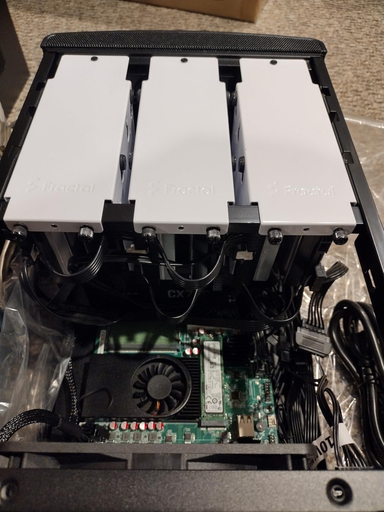 Fractal Design Node 304 - Black - Mini Cube Compact Computer Case - Small Form Factor - Mini ITX - High Airflow - Modular Interior - 3X Silent R2 120mm Fans Included - USB 3.0 customer photo 2