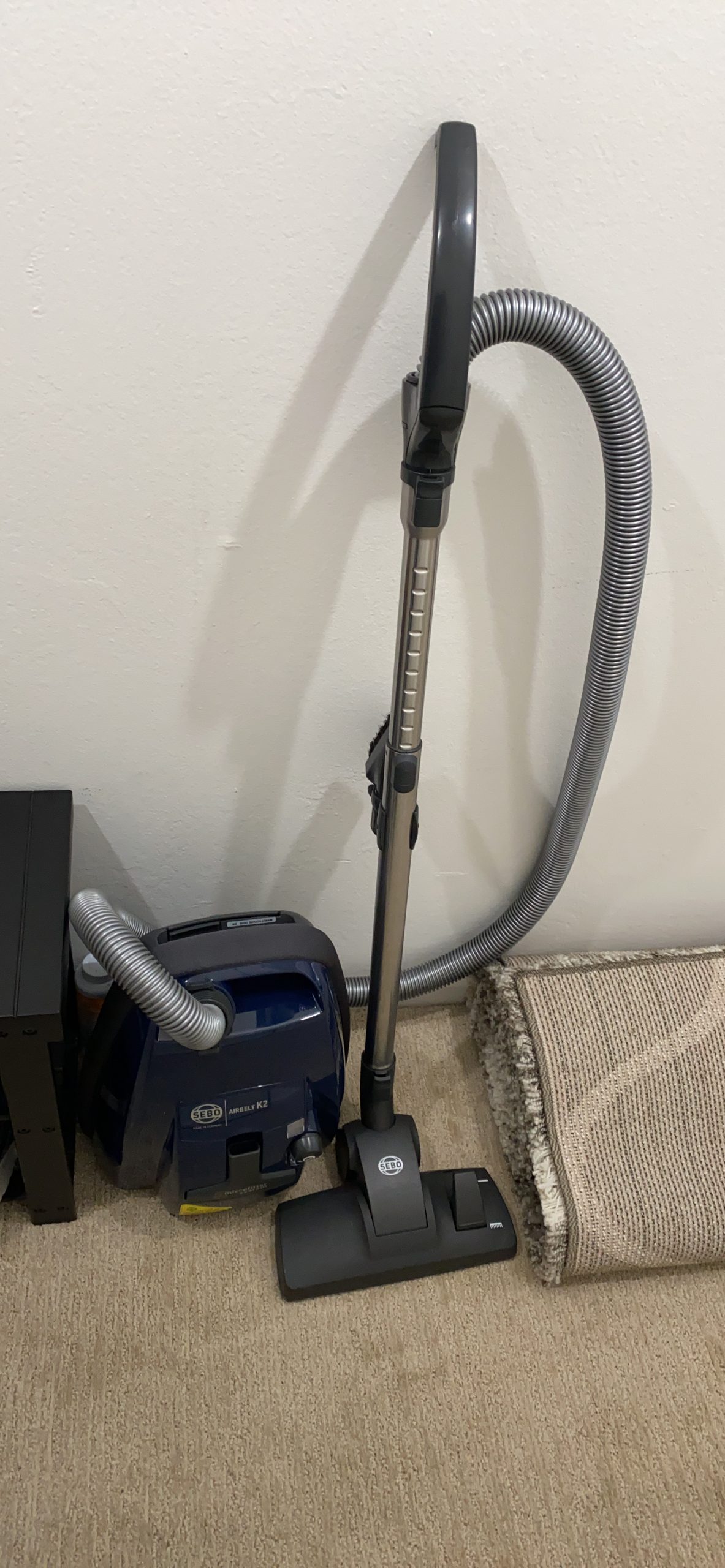 SEBO 9679AM AIRBELT K2 Kombi Canister Vacuum Cleaner with 7-Year Motor Warranty, Comes with Kombi Nozzle - Made for Bare Floors and Area Rugs Only, S-Class Filtration, Made in Germany customer photo 1