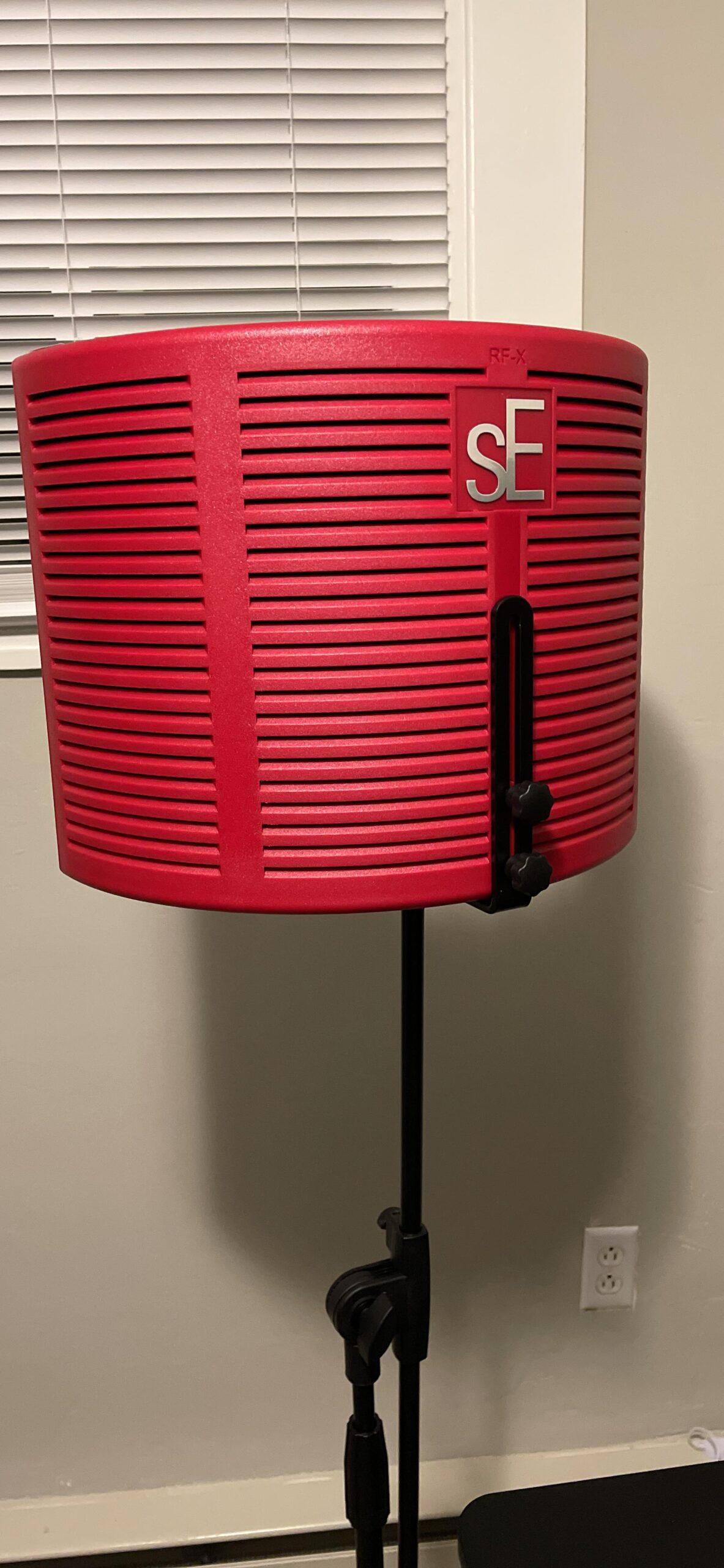 sE Electronics RF-X Reflexion Filter - Portable Microphone Isolation Shield for Recording Music, Podcasts & Voice-Overs - Four-Layer Acoustic Sound Shield customer photo 2
