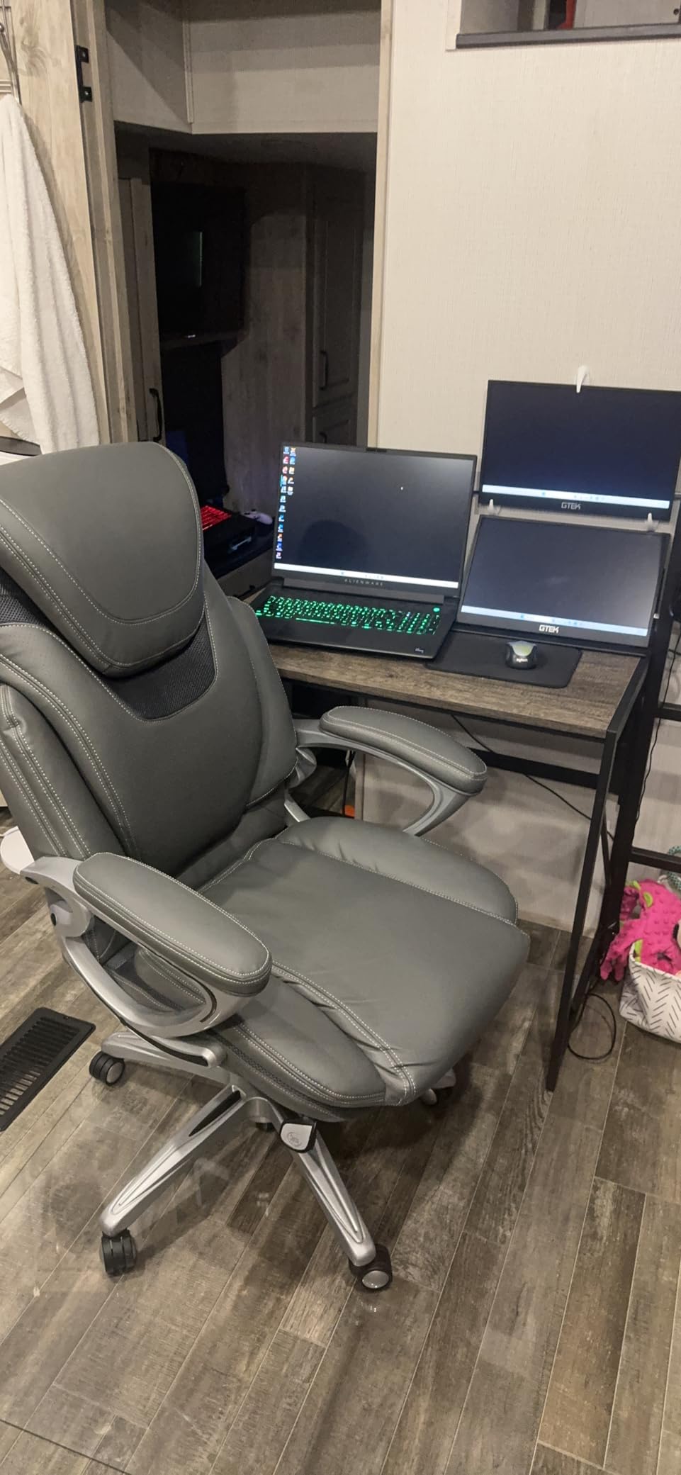 Serta Bryce Executive Office Chair - Ergonomic Computer Desk Chair with Patented AIR Lumbar Technology - Adjustable Height - Memory Foam Body Pillows - 360° Swivel Rolling Base - Bonded Leather - Gray customer photo 2