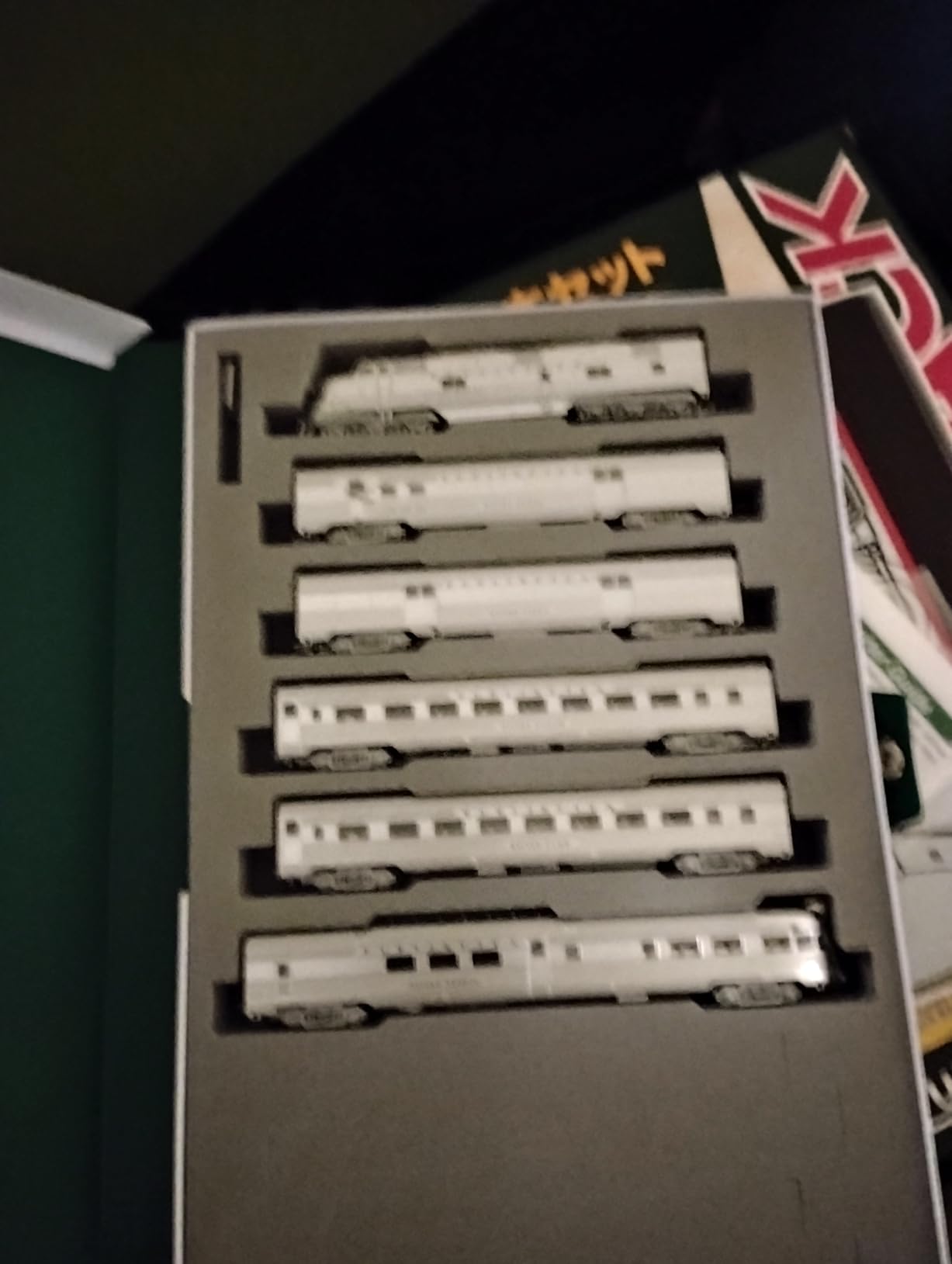 Kato USA Model Train Products N CB&Q Streak Zephyr UNITRACK Starter Set, Silver customer photo 1