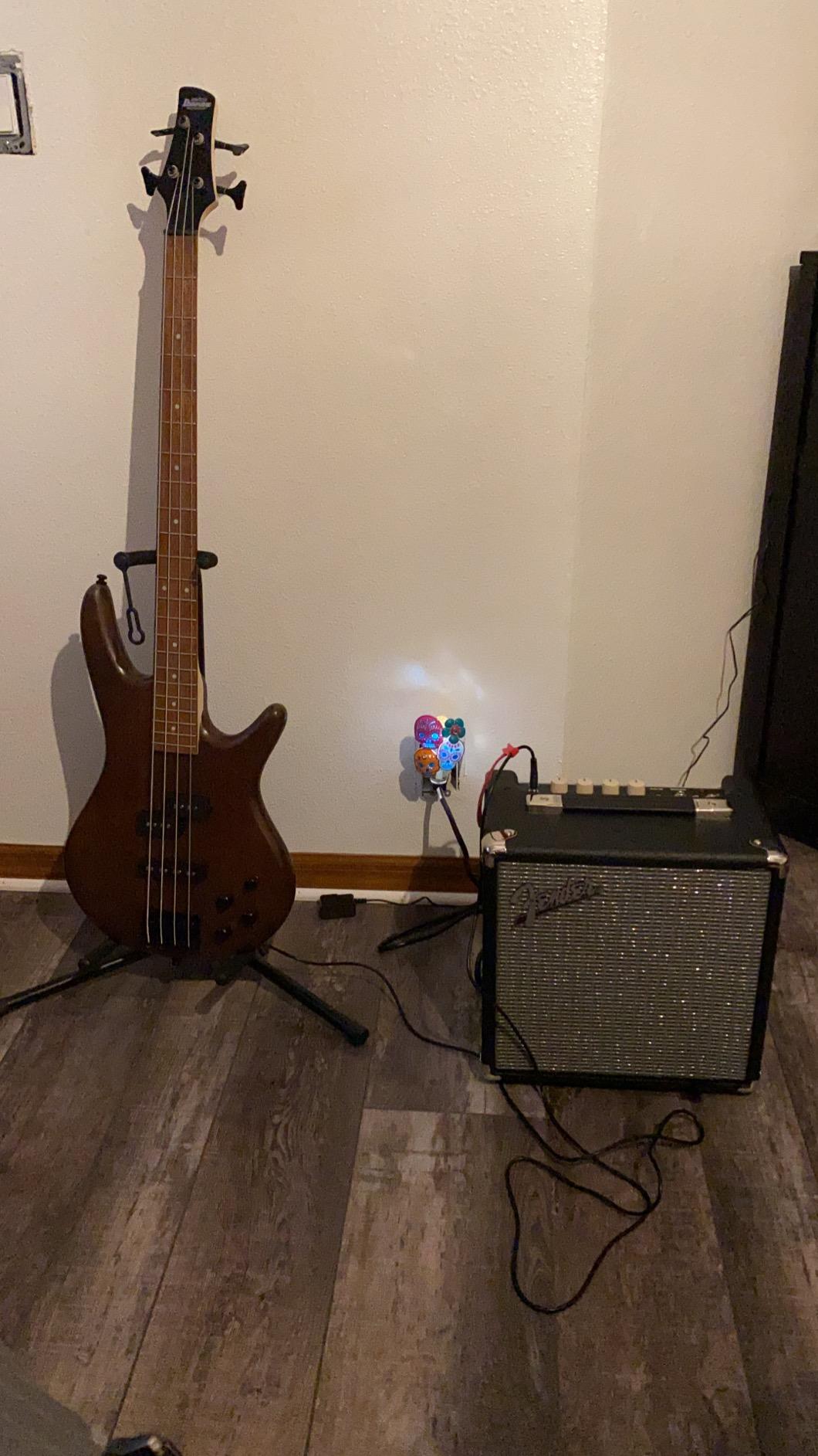 Fender Rumble 15 V3 Bass Amp for Bass Guitar, 15 Watts, with 2-Year Warranty 6 Inch Speaker, with Overdrive Circuit and Mid-Scoop Contour Switch customer photo 2