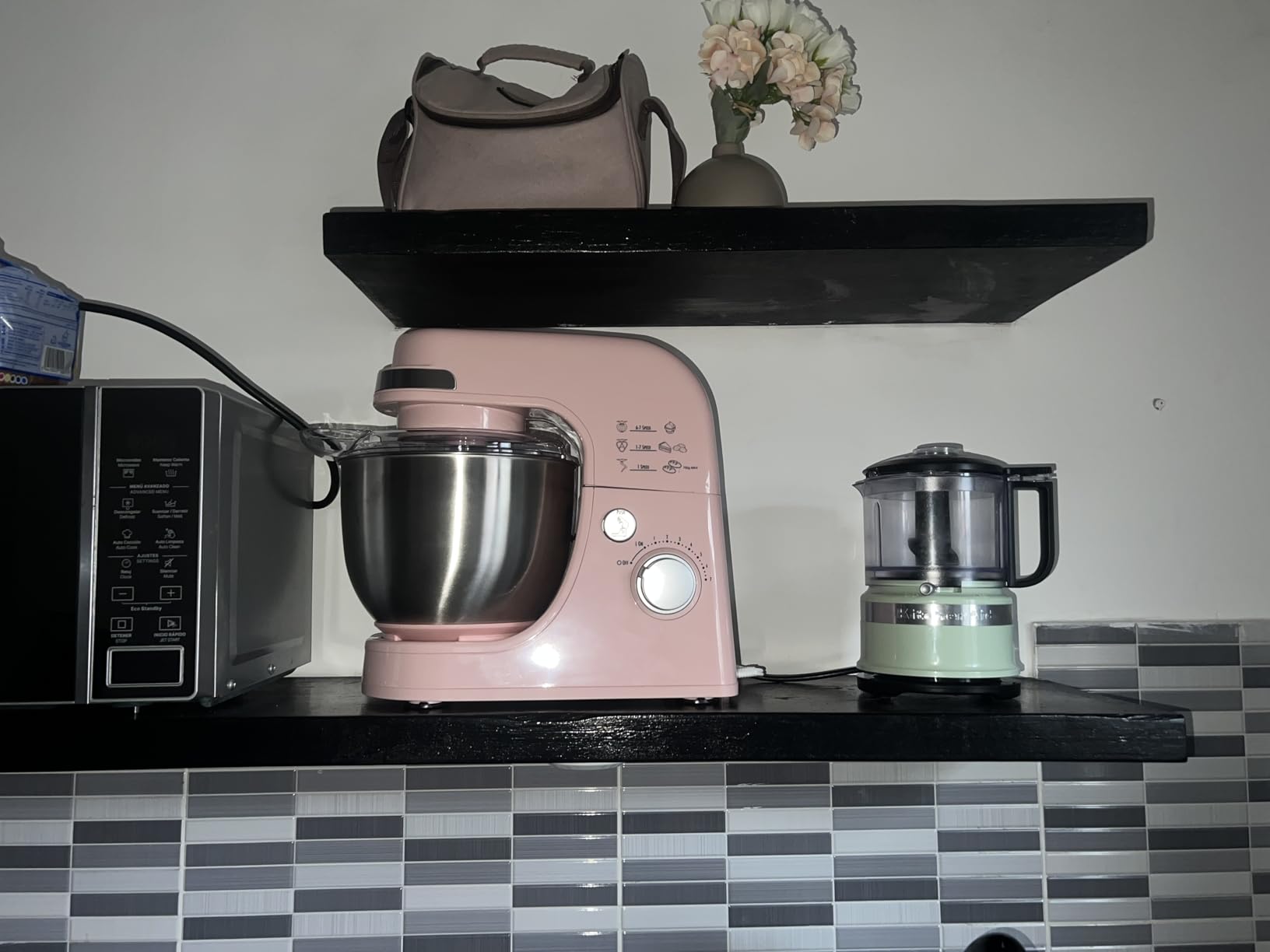 Hamilton Beach Electric Stand Mixer, 4 Quarts, Dough Hook, Flat Beater Attachments, Splash Guard 7 Speeds with Whisk, Black customer photo 1