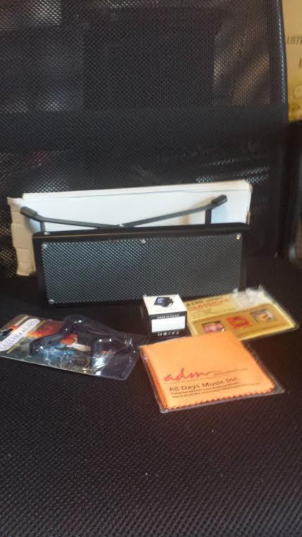 ADM Full Size Classical Nylon Strings Acoustic Guitar 39 Inch Starter Bundle with Gig Bag, Tuner, Footstool customer photo 1