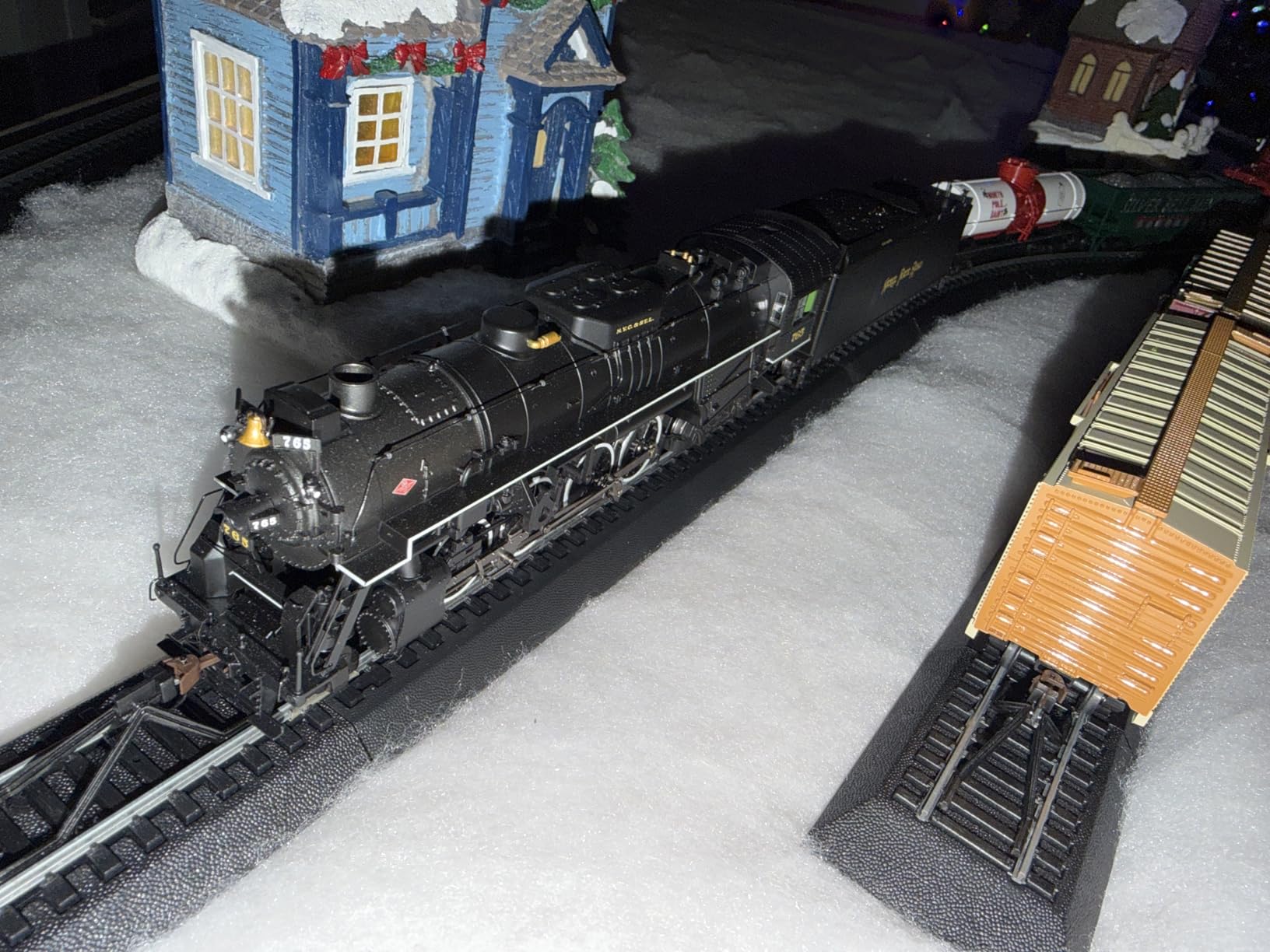 Bachmann 2-8-4 Berkshire Steam Locomotive & Tender -- DCC Sound Value Equipped NICKEL PLATE #765 - RAILFAN VERSION - HO Scale customer photo 1