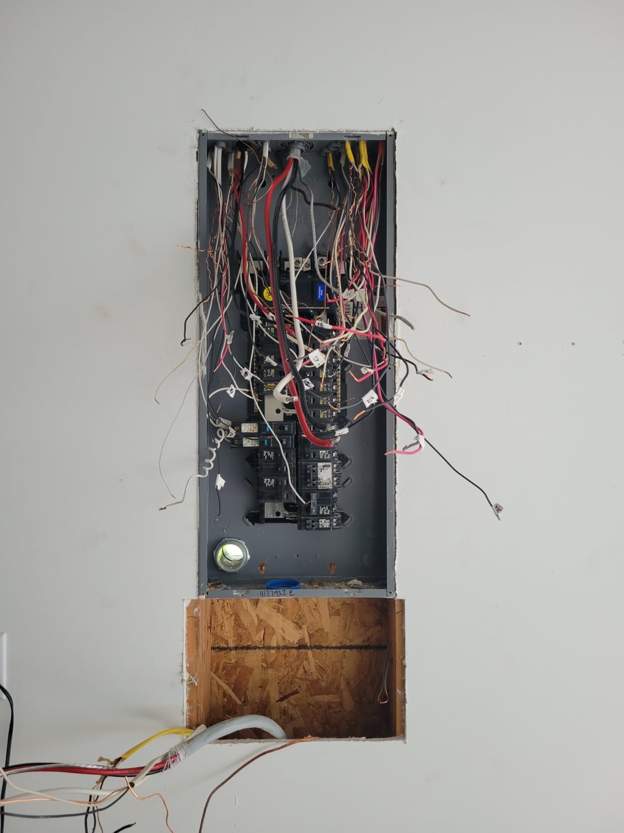 Square D - HOM4080M200PC 200 Amp 40-Space 80-Circuit Indoor Main Breaker Load Center, Gray customer photo 1