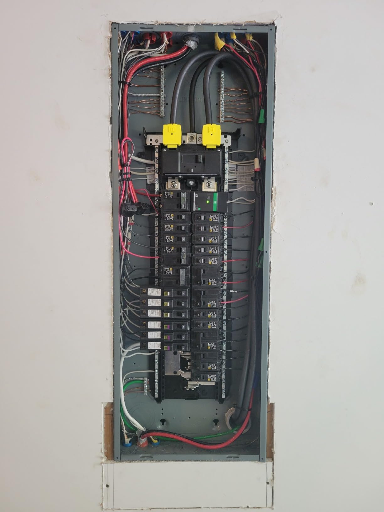 Square D - HOM4080M200PC 200 Amp 40-Space 80-Circuit Indoor Main Breaker Load Center, Gray customer photo 2