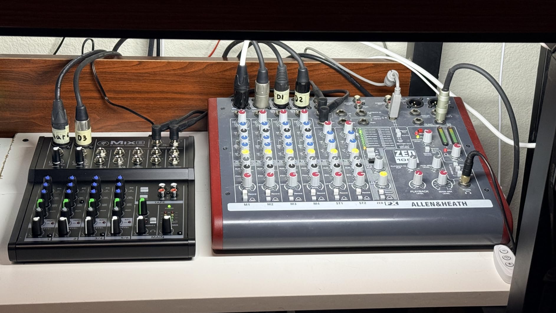 Mackie Mix Series Mix12FX 12-Channel Compact Mixer with Effects, Black customer photo 1