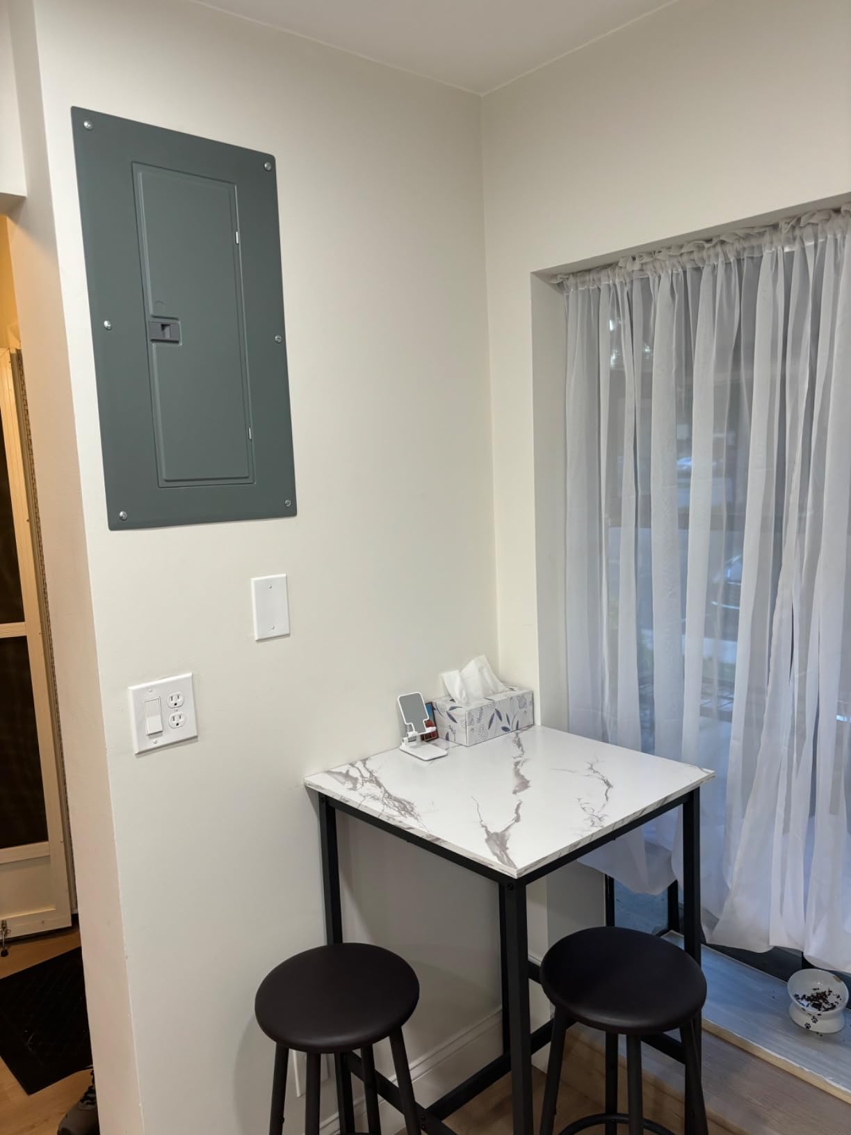 Square D by Schneider Electric Square D - HOM2040L125PGC Homeline Load Center with Cover, 125 Amp Convertible Main Lugs, 1-Phase, 20-Space, 40-Circuit, Ground Bar, Plug-on Neutral Ready customer photo 1