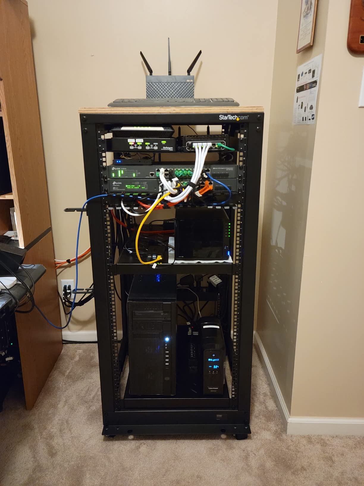 StarTech 25U 4-Post Server Rack - Open Frame with 40in Mounting Depth, 1200lb Weight Capacity, Mobile or Floor Mount IT Rack customer photo 2