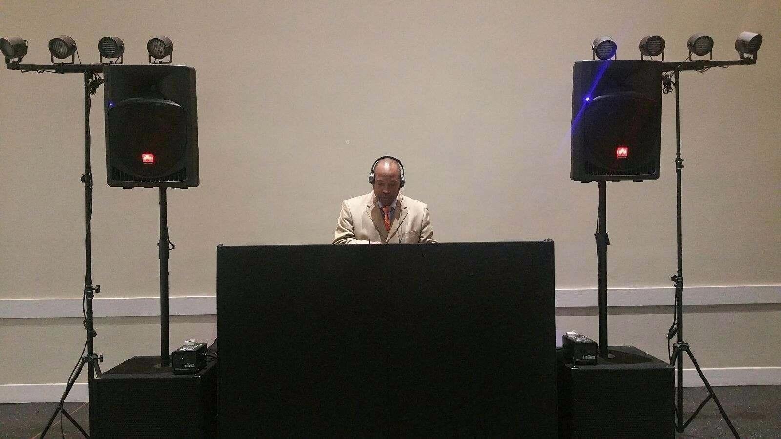 Rockville RBG12S Bass Gig 1400W Active PA Subwoofer 12-Inch, 8-Ohm, Deep Bass, Portable Design, Adjustable Crossover, for DJs and Live Events customer photo 2