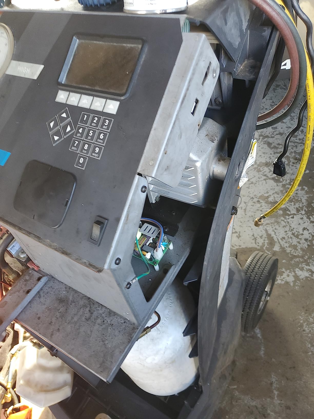 Robinair 34788NI Premier R-134A Refrigerant Recovery, Recycling, and Recharging Machine for Standard (Non-Hybrid) Automotive A/C Systems customer photo 10