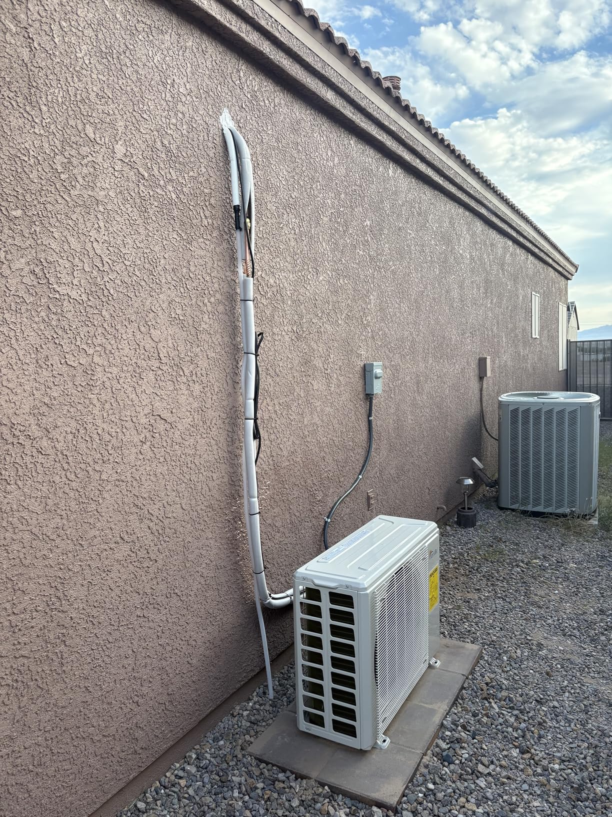 Senville LETO Series Mini Split Air Conditioner Heat Pump, 24000 BTU 208/230V, Inverter, Works with Alexa, SEER2 18, 2 Ton, White customer photo 1