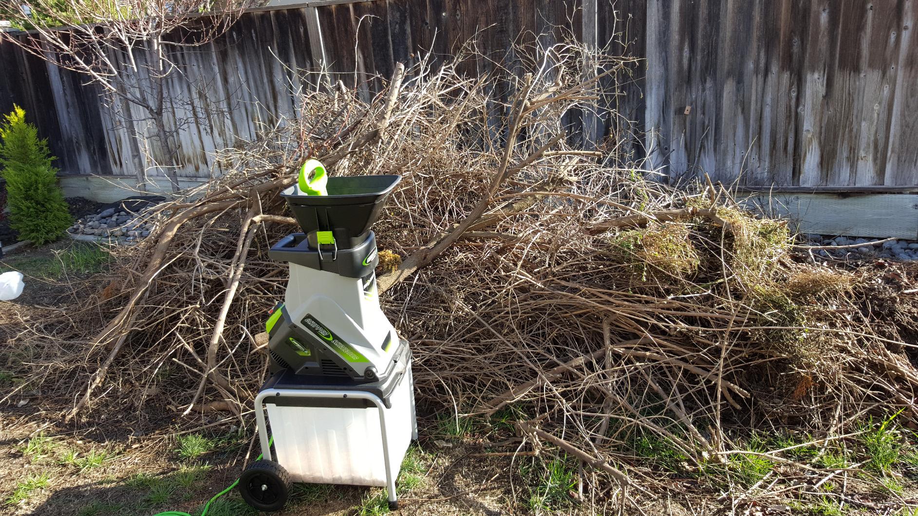 Earthwise GS70015 15-Amp Garden Corded Electric Chipper, Collection Bin customer photo 1