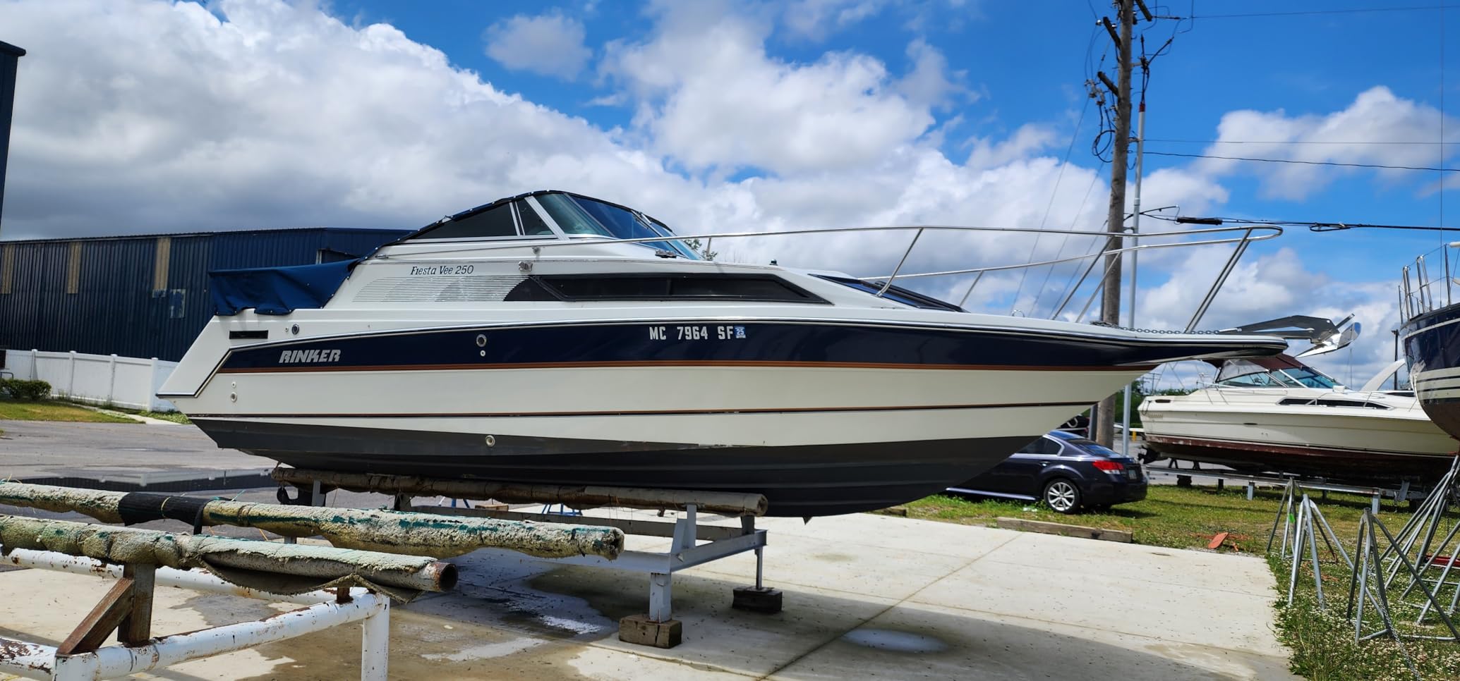 Lewmar V700 12V Vertical Windlass customer photo 1