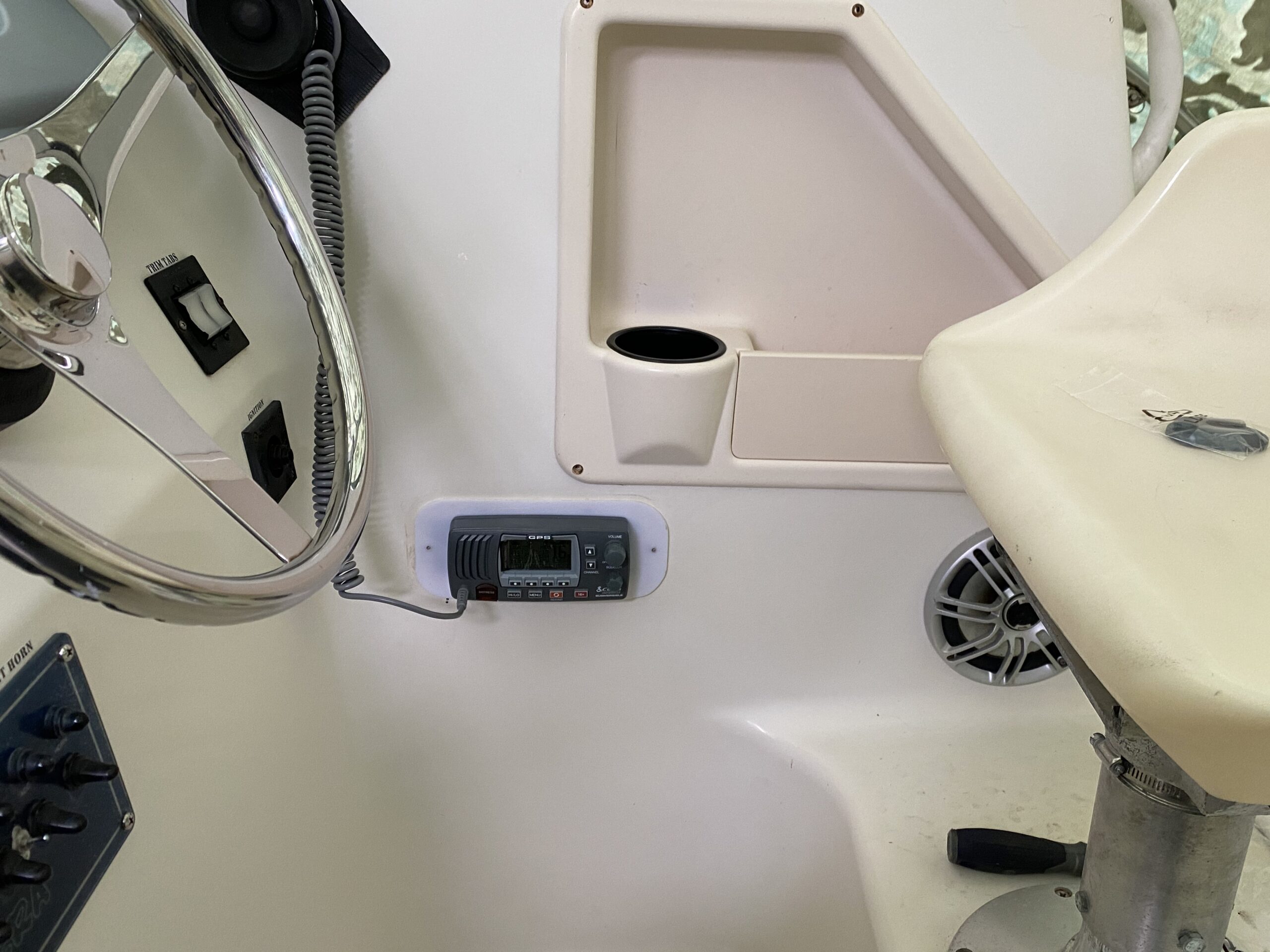 Cobra MR F77W GPS Fixed Mount VHF Marine Radio - 25 Watt VHF, Built-In GPS Receiver, Submersible, LCD Display, Noise Cancelling Mic, NOAA Weather, Signal Strength Meter customer photo 1