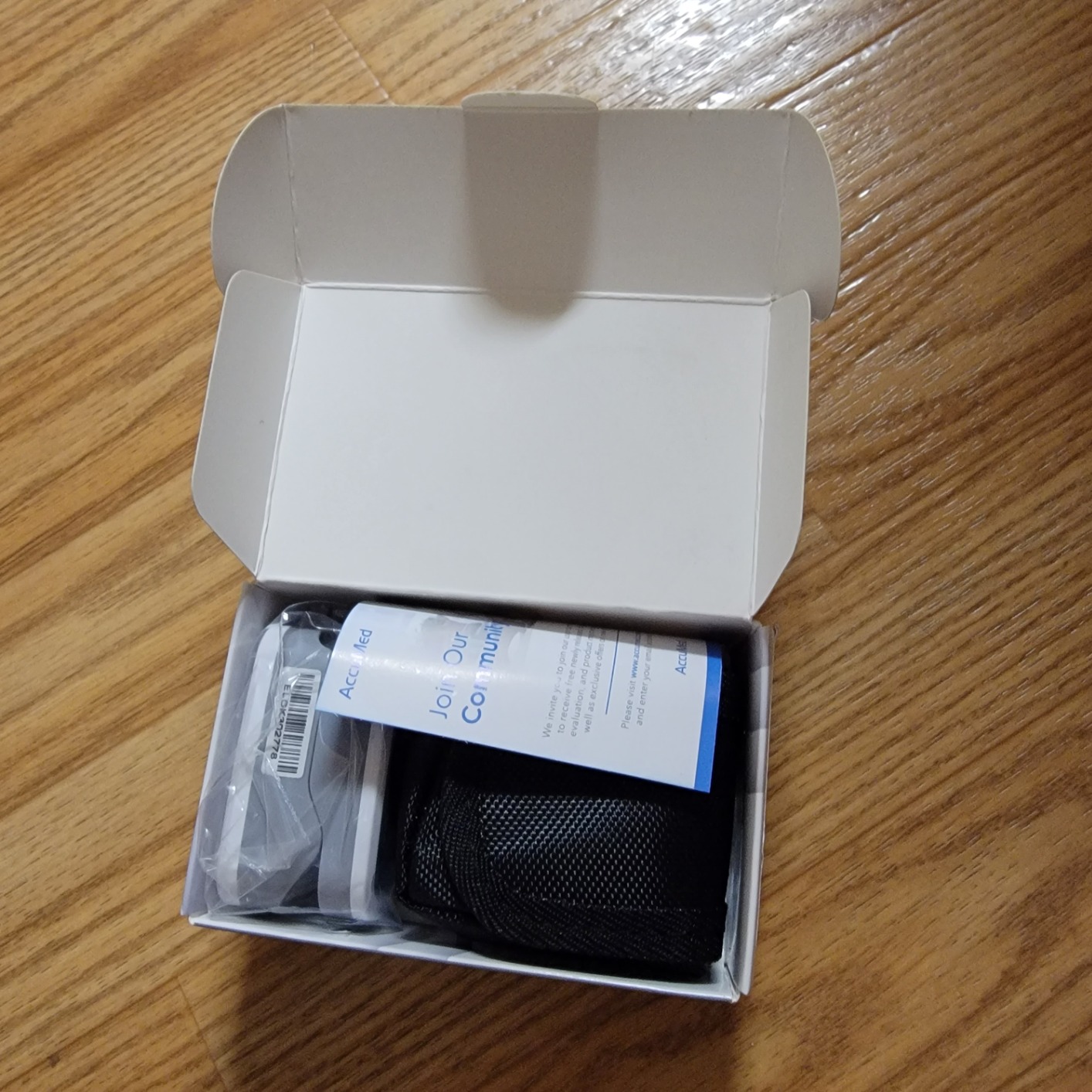 AccuMed CMS-50D1 Fingertip Pulse Oximeter Blood Oxygen Sensor SpO2 for Sports and Aviation. Portable and Lightweight with LED Display, 2 AAA Batteries, Lanyard and Travel Case (White) customer photo 2