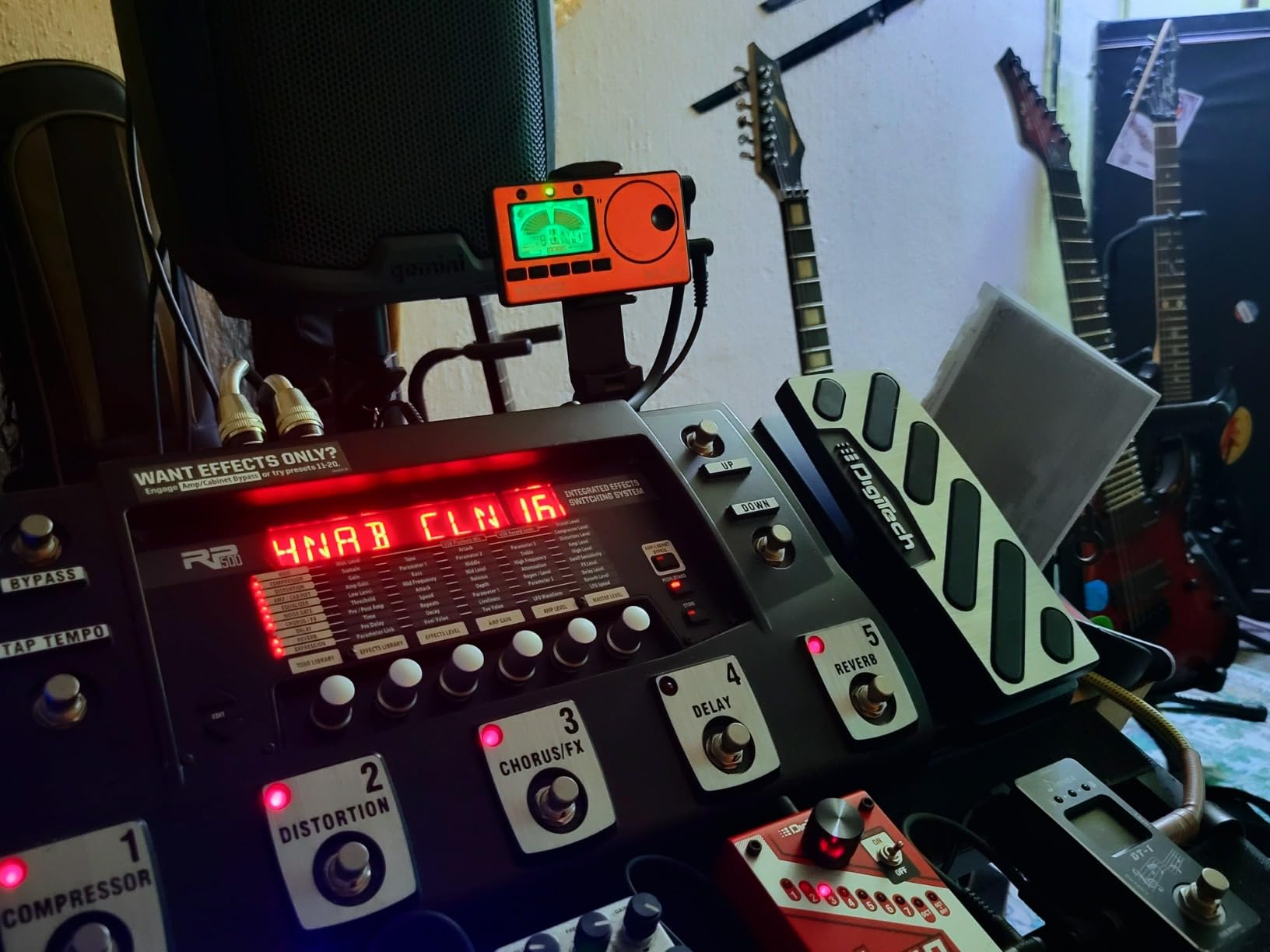 KLIQ MetroPitch 3-in-1 Metronome Tuner for All Instruments, Digital Guitar, Violin, Ukulele, Bass & Chromatic Tuner with Tone Generator, Compact Metronome with Jog Dial, Black customer photo 2