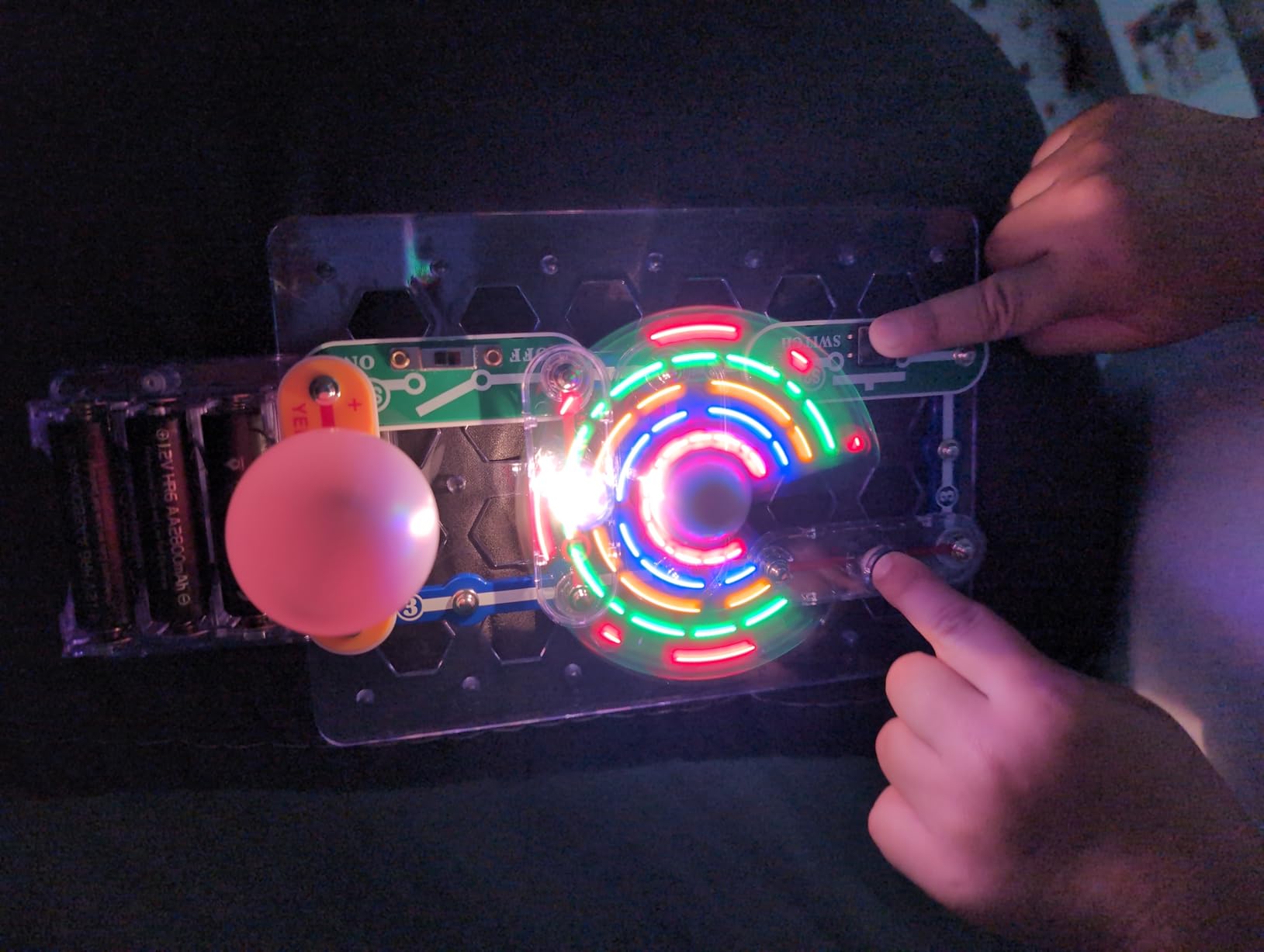 Snap Circuits Beginner SCB-20 | Electronics Exploration Kit | STEM Kit for Ages 5-9 customer photo 1