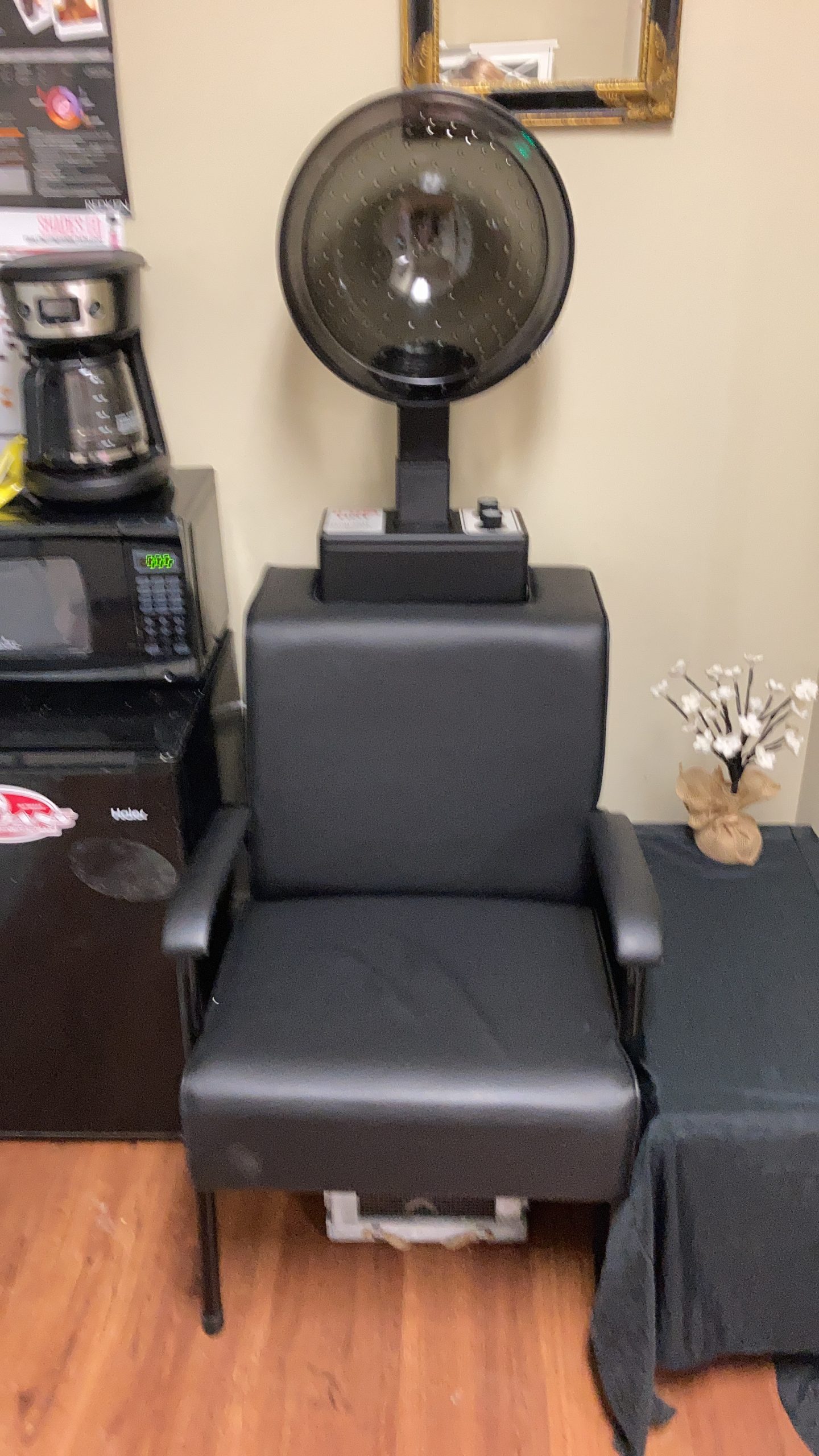 Pibbs 1098 Professional Salon Dryer Chair with X-Tra Hot 980W Dryer - Extra Large Adjustable Hood, 4 Heat Settings & Timer, Durable Vinyl Upholstery, Open-Base Design, Black, PIB-1098HL-1500 customer photo 1