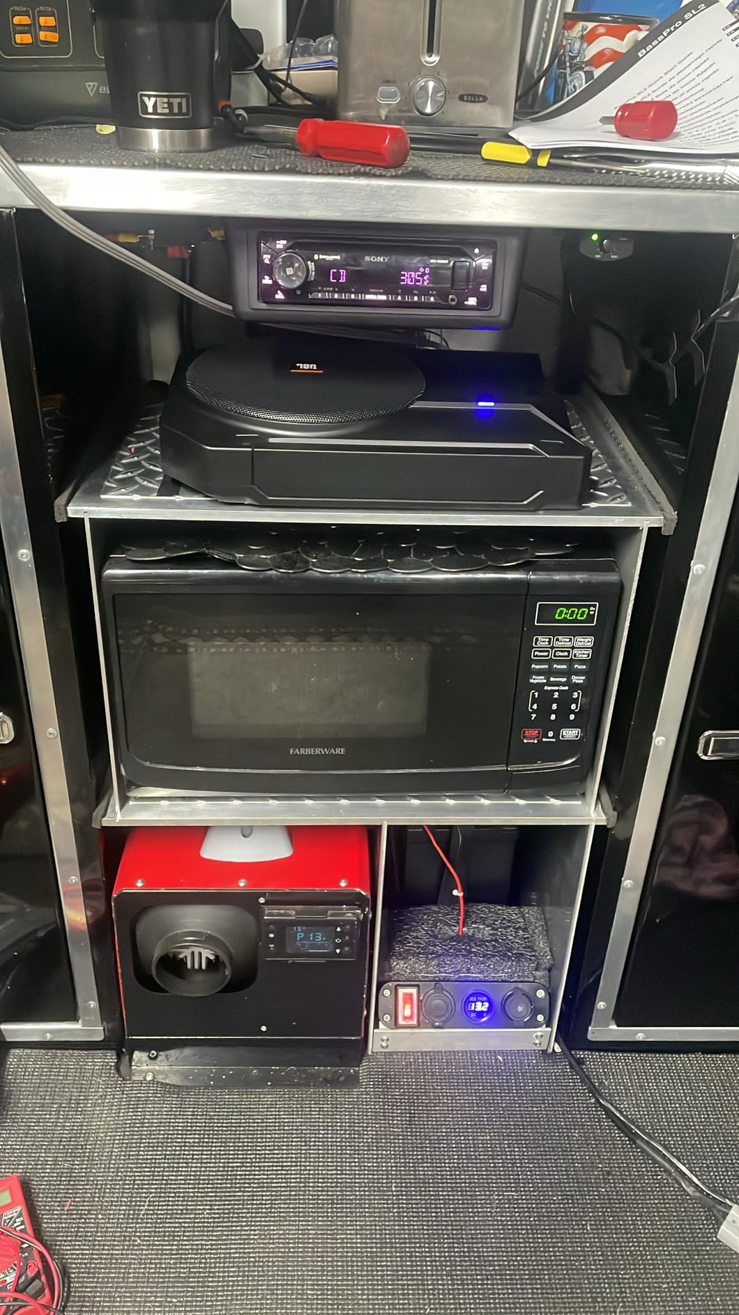 JBL BassPro SL 8-inch 125W RMS Powered Under-Seat Compact Subwoofer Enclosure System (250 watts Peak: 125 watts RMS), Black customer photo 1