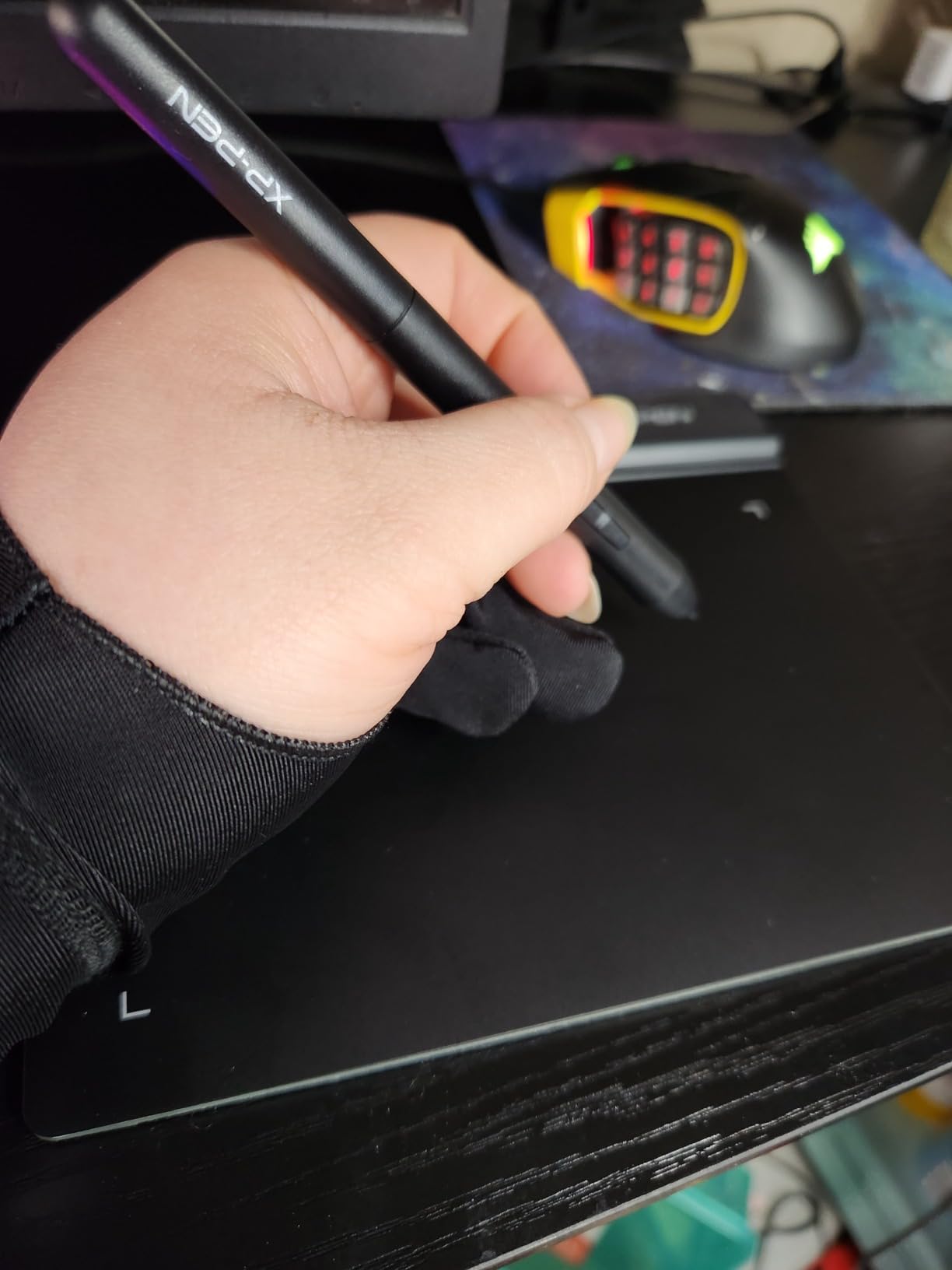 XPPen Artist Drawing Glove 2-Fingers Glove for Graphics Drawing Tablet Suitable for Right Hand and Left Hand (Size M) Black customer photo 1